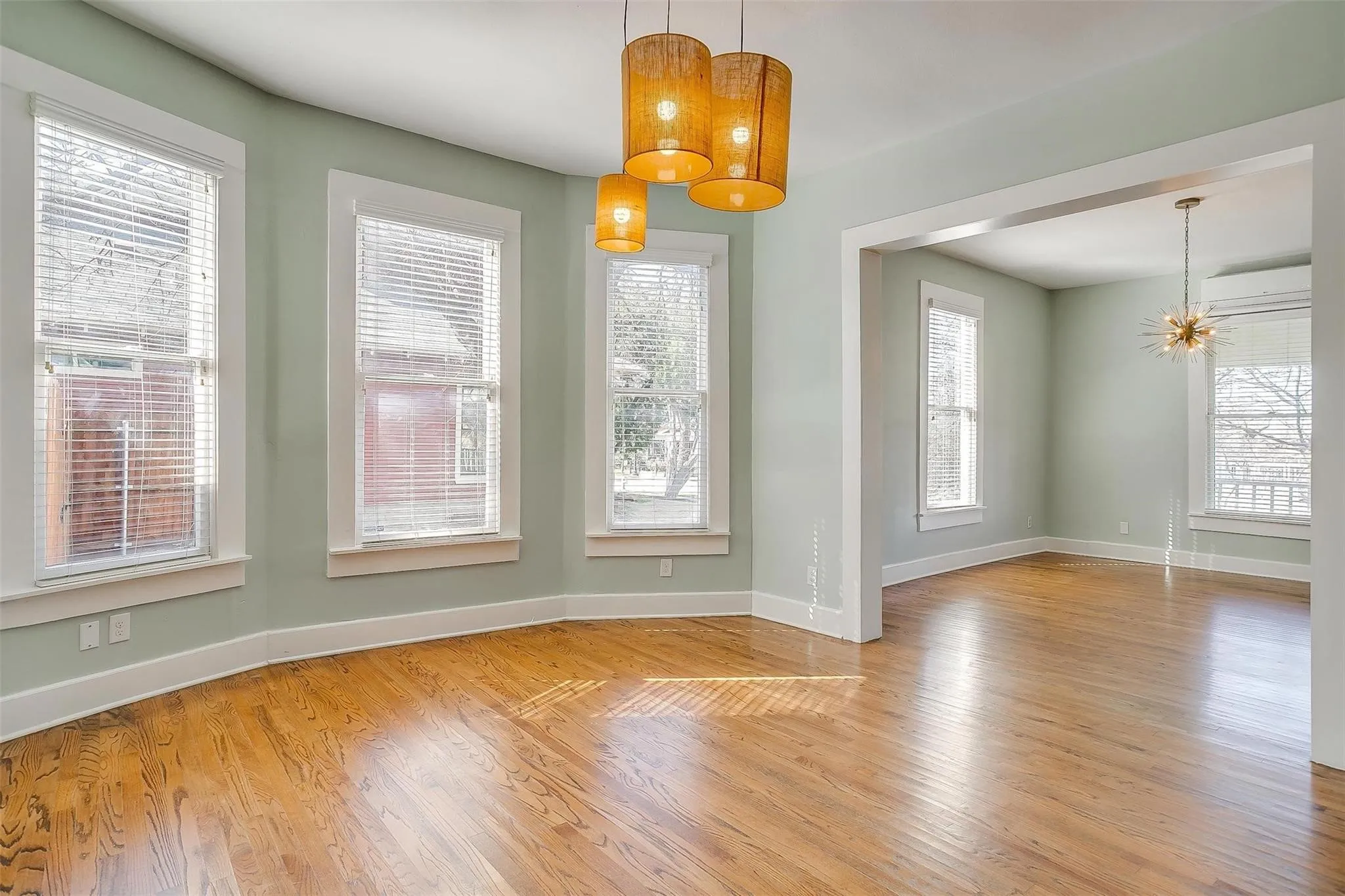 Single Family Residence For Rent in Tarrant County , 1523 Alston Avenue, Fort Worth, Texas 76104, 3 Bedroom, 3 Bathroom, Garage spaces, 2,000 Sqft, built in 1925, mls#21360683, Real Estate Agent in Fort Worth, Homes For Rent in Tarrant county, Homes For Rent in Fort Worth, Realtor in Fort Worth Texas, Real Estate Brokerage Independent Realty Texas, Luminita Cordes Realtor