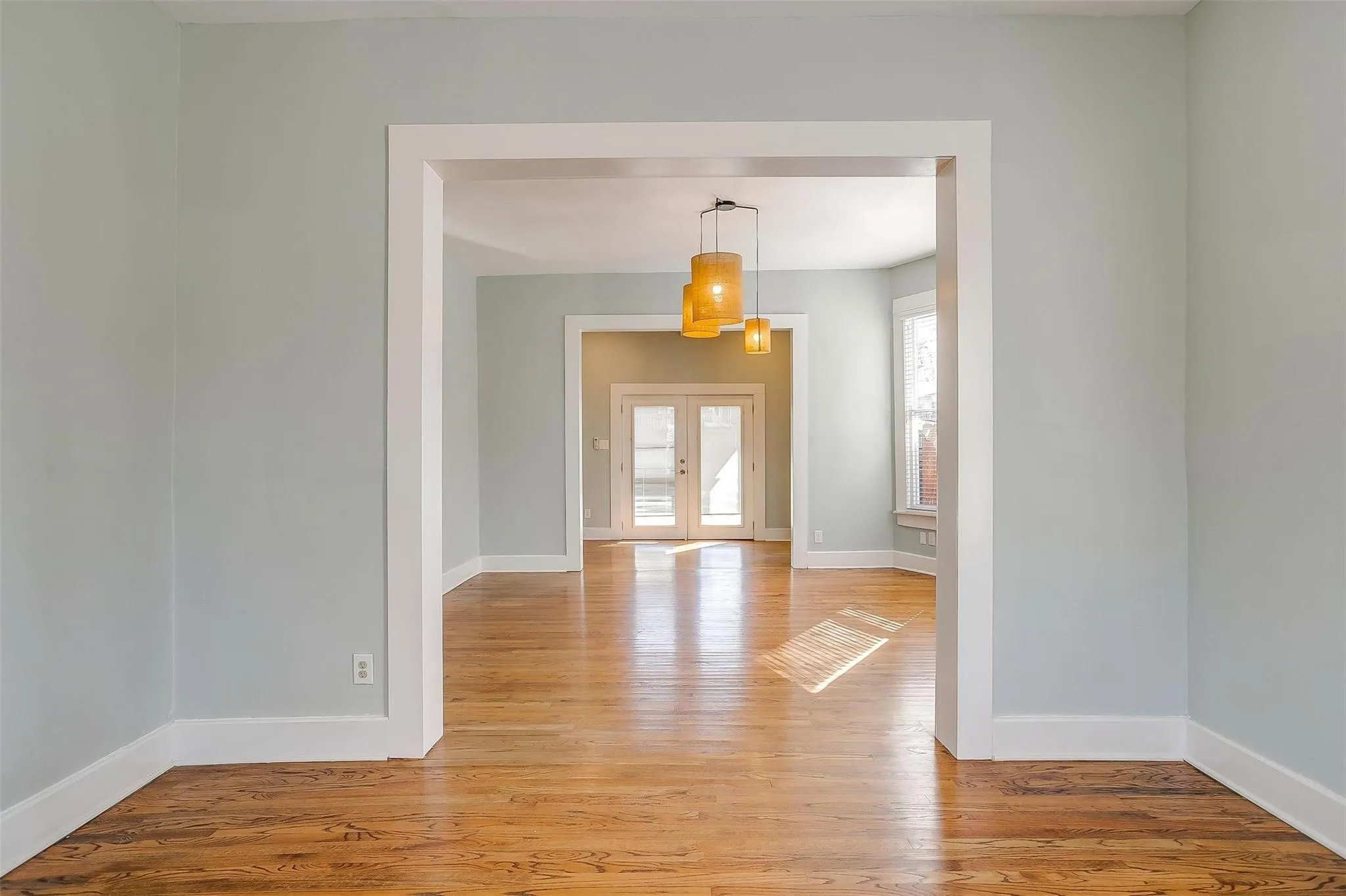 Single Family Residence For Rent in Tarrant County , 1523 Alston Avenue, Fort Worth, Texas 76104, 3 Bedroom, 3 Bathroom, Garage spaces, 2,000 Sqft, built in 1925, mls#21360683, Real Estate Agent in Fort Worth, Homes For Rent in Tarrant county, Homes For Rent in Fort Worth, Realtor in Fort Worth Texas, Real Estate Brokerage Independent Realty Texas, Luminita Cordes Realtor