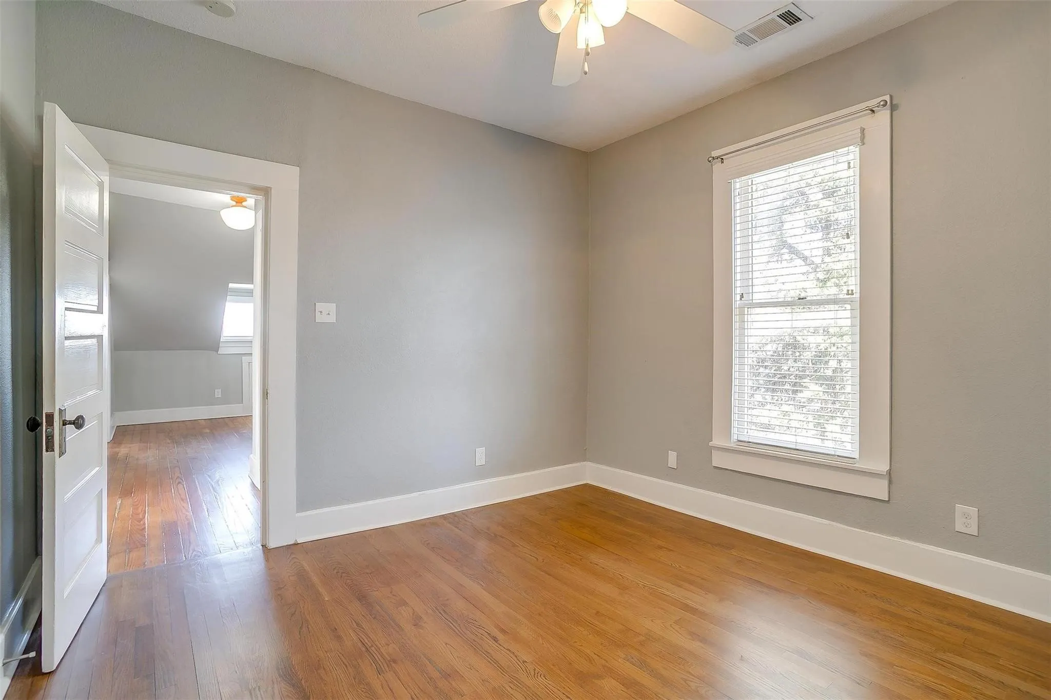 Single Family Residence For Rent in Tarrant County , 1523 Alston Avenue, Fort Worth, Texas 76104, 3 Bedroom, 3 Bathroom, Garage spaces, 2,000 Sqft, built in 1925, mls#21360683, Real Estate Agent in Fort Worth, Homes For Rent in Tarrant county, Homes For Rent in Fort Worth, Realtor in Fort Worth Texas, Real Estate Brokerage Independent Realty Texas, Luminita Cordes Realtor