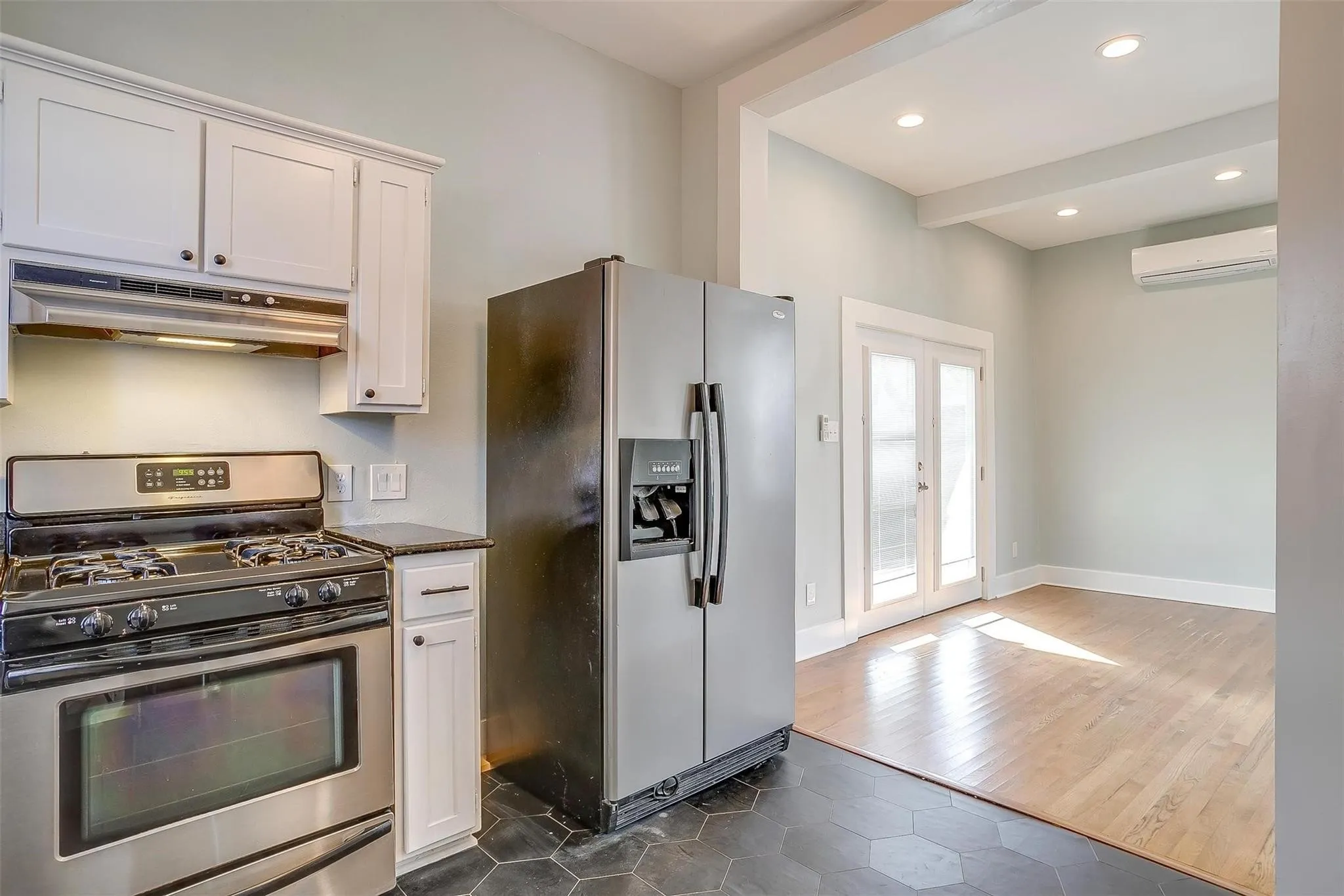 Single Family Residence For Rent in Tarrant County , 1523 Alston Avenue, Fort Worth, Texas 76104, 3 Bedroom, 3 Bathroom, Garage spaces, 2,000 Sqft, built in 1925, mls#21360683, Real Estate Agent in Fort Worth, Homes For Rent in Tarrant county, Homes For Rent in Fort Worth, Realtor in Fort Worth Texas, Real Estate Brokerage Independent Realty Texas, Luminita Cordes Realtor