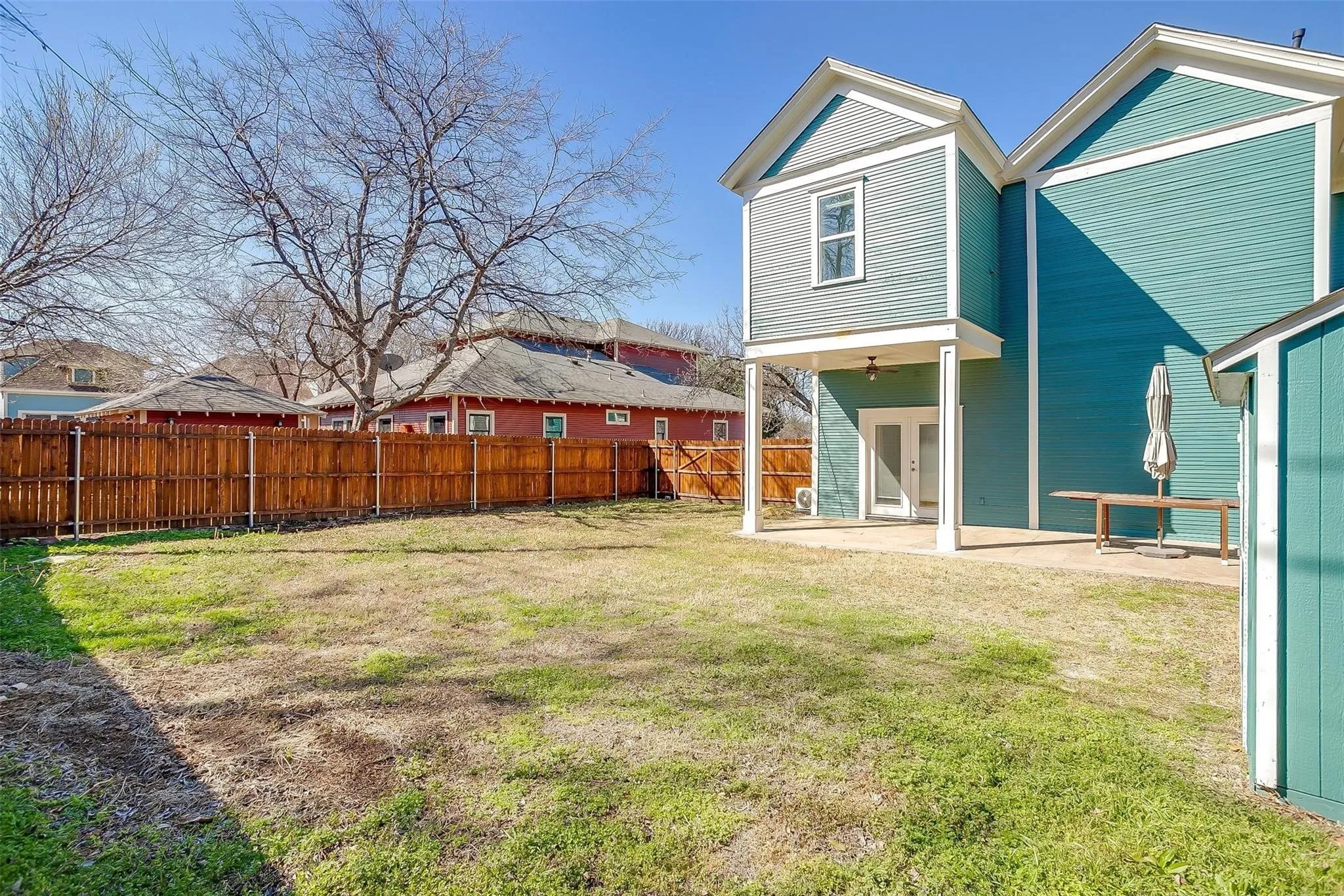 Single Family Residence For Rent in Tarrant County , 1523 Alston Avenue, Fort Worth, Texas 76104, 3 Bedroom, 3 Bathroom, Garage spaces, 2,000 Sqft, built in 1925, mls#21360683, Real Estate Agent in Fort Worth, Homes For Rent in Tarrant county, Homes For Rent in Fort Worth, Realtor in Fort Worth Texas, Real Estate Brokerage Independent Realty Texas, Luminita Cordes Realtor