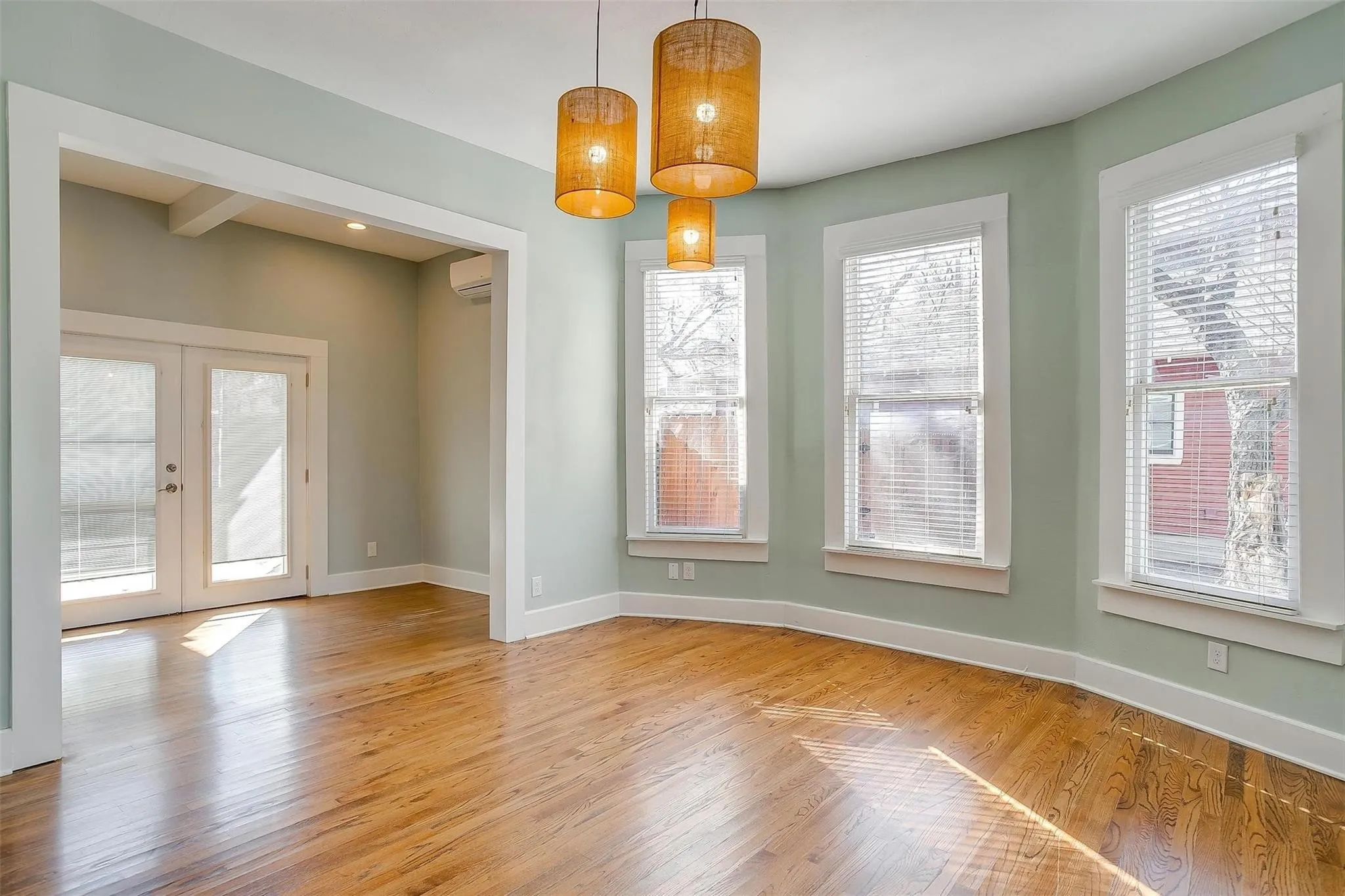 Single Family Residence For Rent in Tarrant County , 1523 Alston Avenue, Fort Worth, Texas 76104, 3 Bedroom, 3 Bathroom, Garage spaces, 2,000 Sqft, built in 1925, mls#21360683, Real Estate Agent in Fort Worth, Homes For Rent in Tarrant county, Homes For Rent in Fort Worth, Realtor in Fort Worth Texas, Real Estate Brokerage Independent Realty Texas, Luminita Cordes Realtor