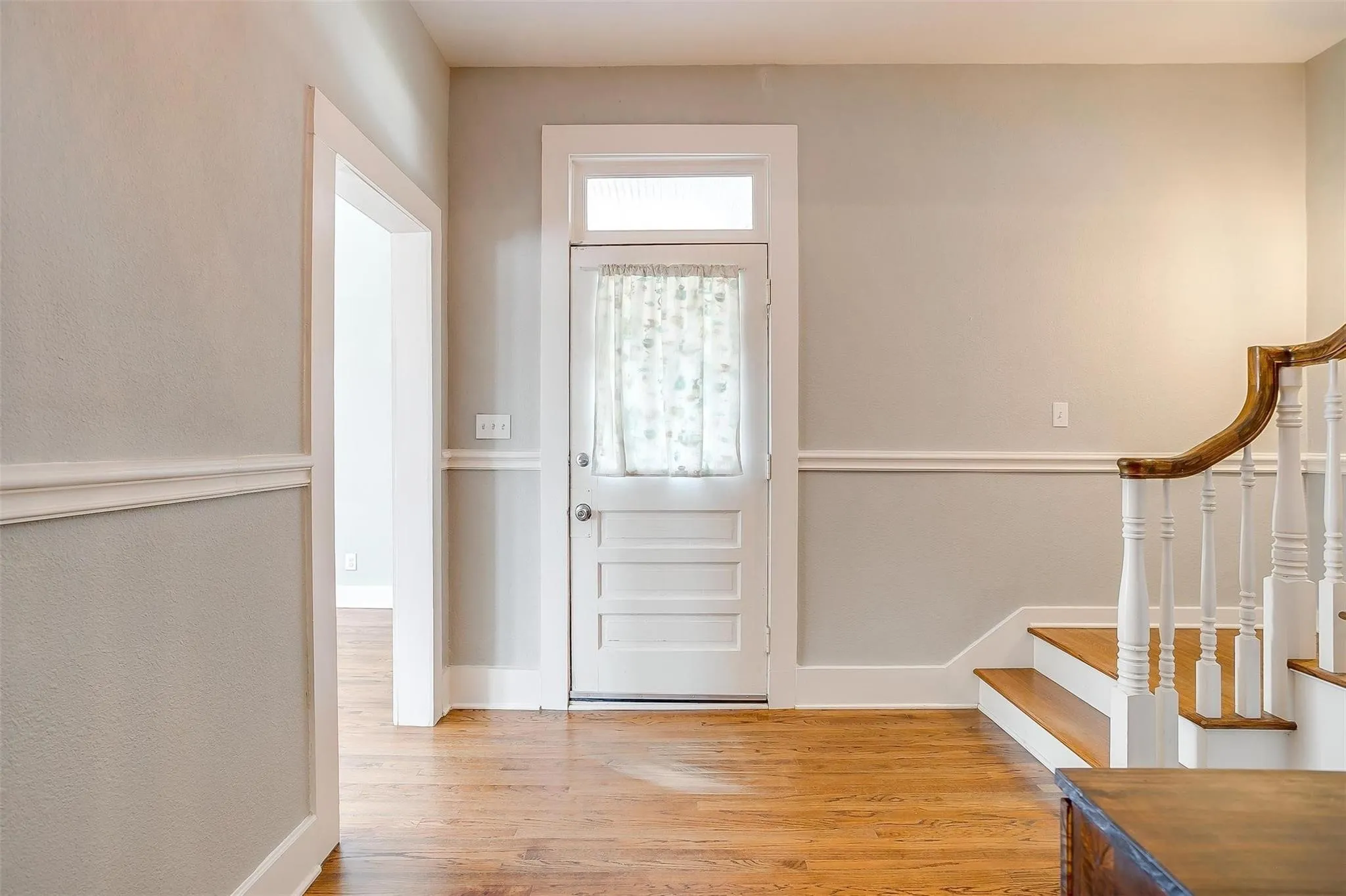 Single Family Residence For Rent in Tarrant County , 1523 Alston Avenue, Fort Worth, Texas 76104, 3 Bedroom, 3 Bathroom, Garage spaces, 2,000 Sqft, built in 1925, mls#21360683, Real Estate Agent in Fort Worth, Homes For Rent in Tarrant county, Homes For Rent in Fort Worth, Realtor in Fort Worth Texas, Real Estate Brokerage Independent Realty Texas, Luminita Cordes Realtor