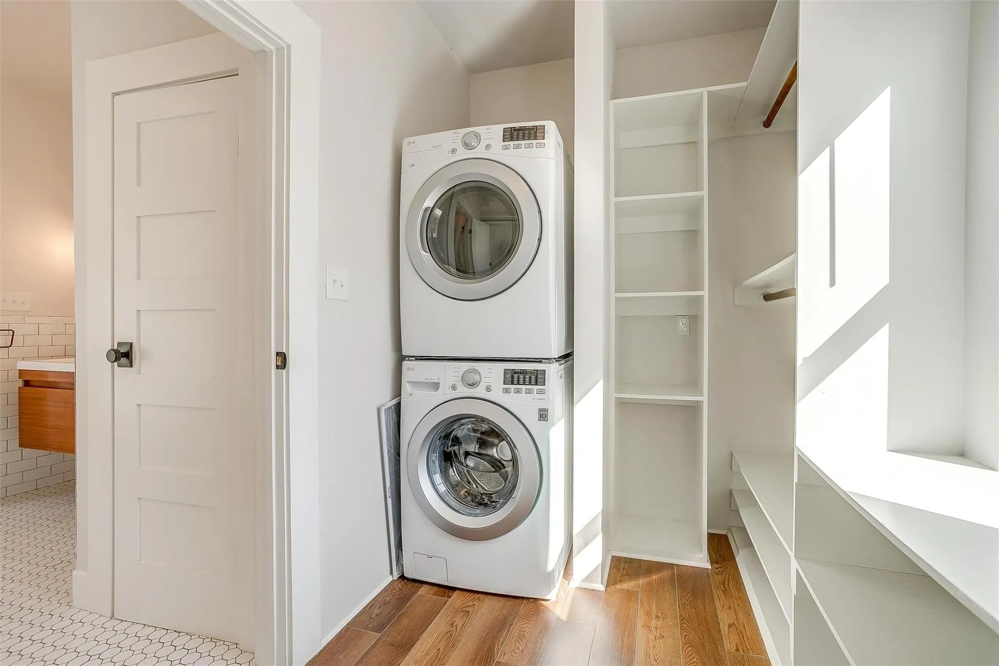 Single Family Residence For Rent in Tarrant County , 1523 Alston Avenue, Fort Worth, Texas 76104, 3 Bedroom, 3 Bathroom, Garage spaces, 2,000 Sqft, built in 1925, mls#21360683, Real Estate Agent in Fort Worth, Homes For Rent in Tarrant county, Homes For Rent in Fort Worth, Realtor in Fort Worth Texas, Real Estate Brokerage Independent Realty Texas, Luminita Cordes Realtor
