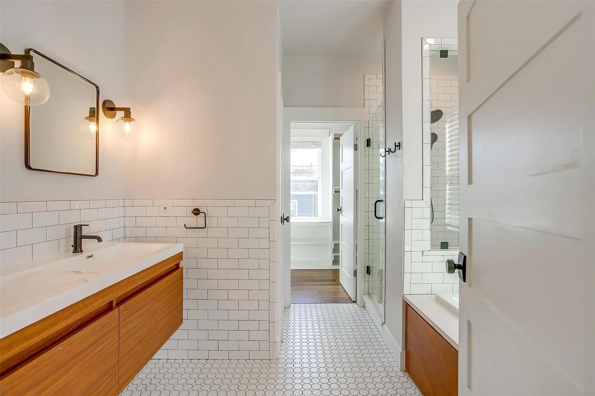 Single Family Residence For Rent in Tarrant County , 1523 Alston Avenue, Fort Worth, Texas 76104, 3 Bedroom, 3 Bathroom, Garage spaces, 2,000 Sqft, built in 1925, mls#21360683, Real Estate Agent in Fort Worth, Homes For Rent in Tarrant county, Homes For Rent in Fort Worth, Realtor in Fort Worth Texas, Real Estate Brokerage Independent Realty Texas, Luminita Cordes Realtor