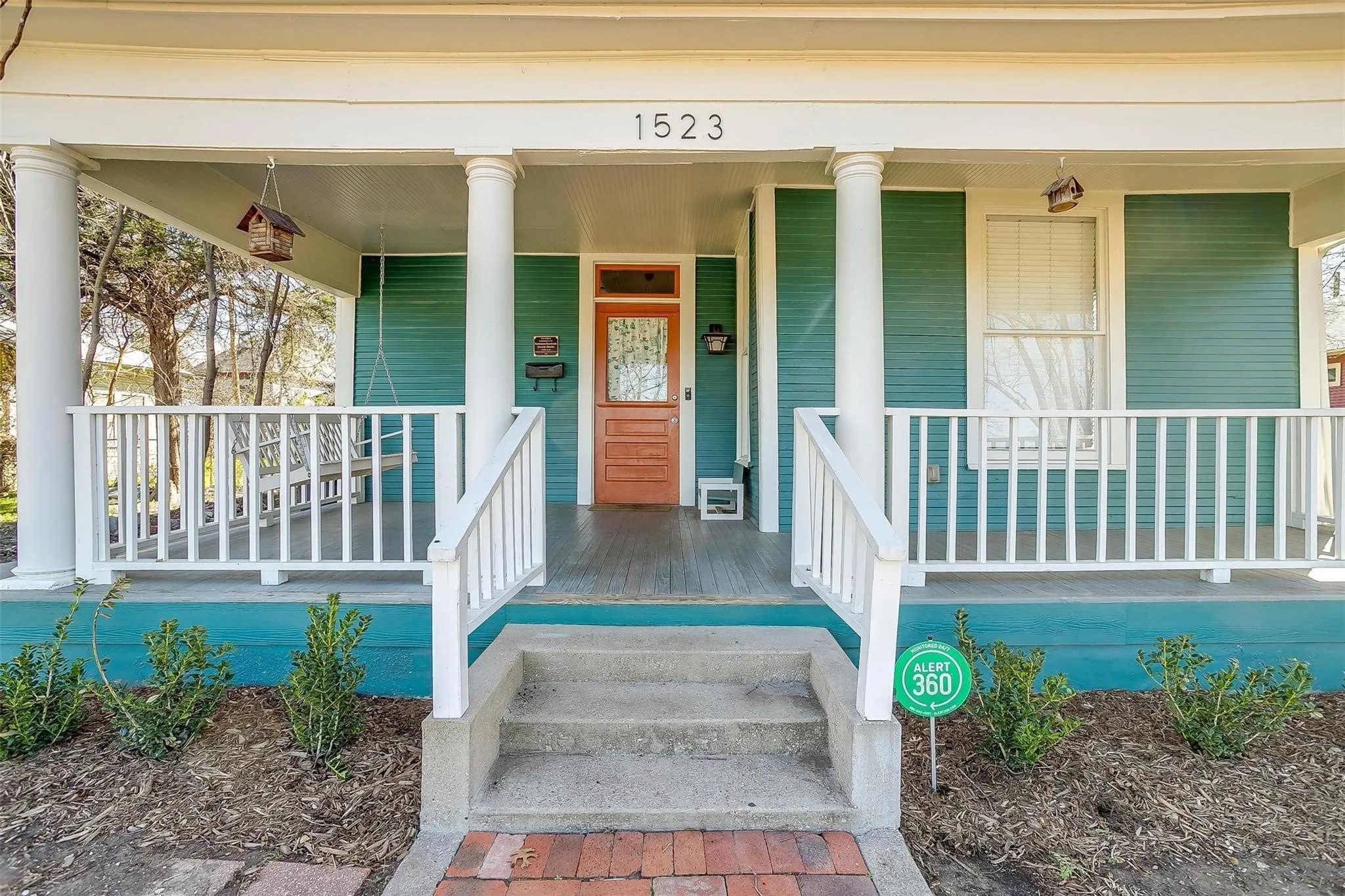 Single Family Residence For Rent in Tarrant County , 1523 Alston Avenue, Fort Worth, Texas 76104, 3 Bedroom, 3 Bathroom, Garage spaces, 2,000 Sqft, built in 1925, mls#21360683, Real Estate Agent in Fort Worth, Homes For Rent in Tarrant county, Homes For Rent in Fort Worth, Realtor in Fort Worth Texas, Real Estate Brokerage Independent Realty Texas, Luminita Cordes Realtor