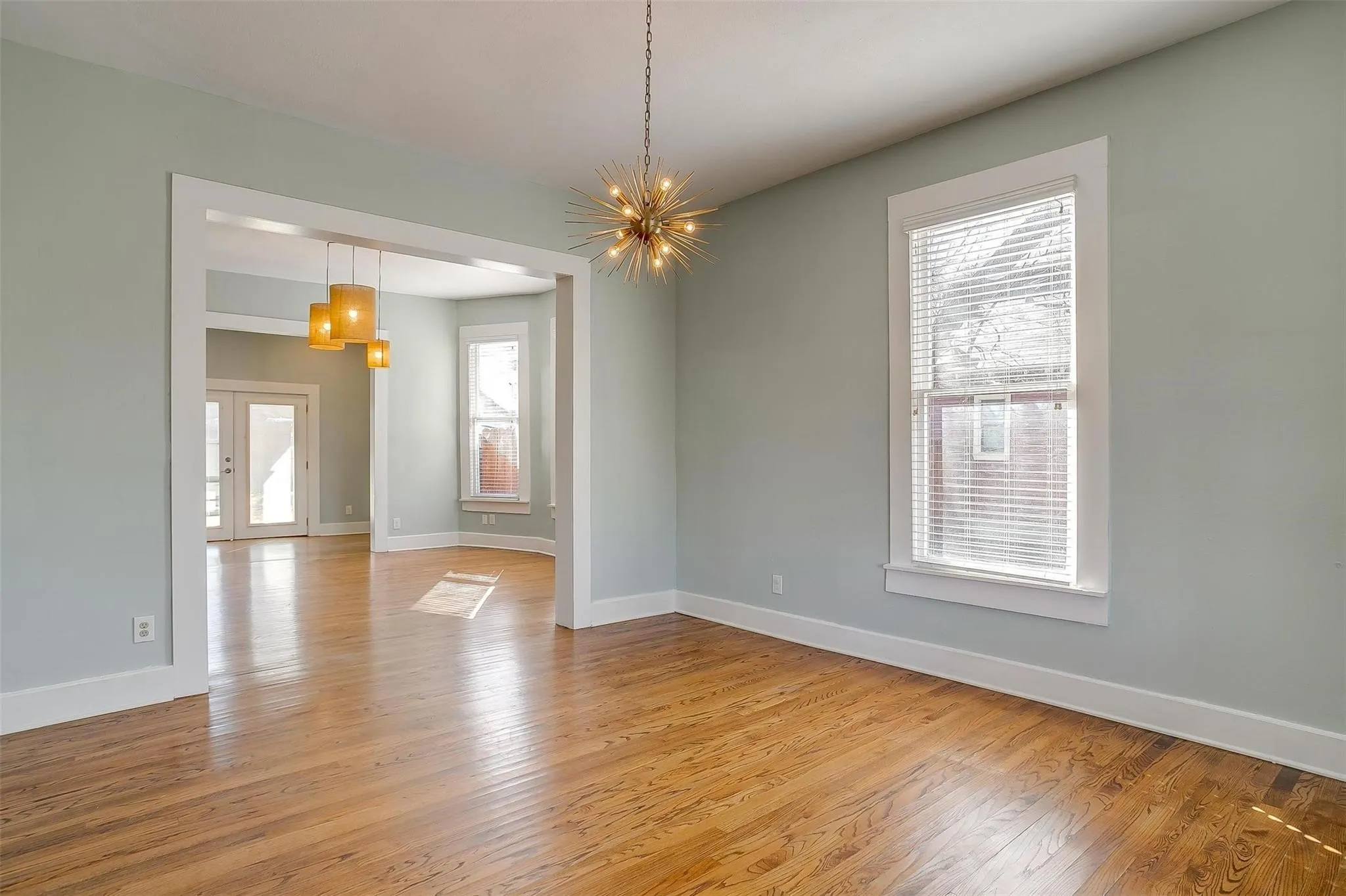 Single Family Residence For Rent in Tarrant County , 1523 Alston Avenue, Fort Worth, Texas 76104, 3 Bedroom, 3 Bathroom, Garage spaces, 2,000 Sqft, built in 1925, mls#21360683, Real Estate Agent in Fort Worth, Homes For Rent in Tarrant county, Homes For Rent in Fort Worth, Realtor in Fort Worth Texas, Real Estate Brokerage Independent Realty Texas, Luminita Cordes Realtor
