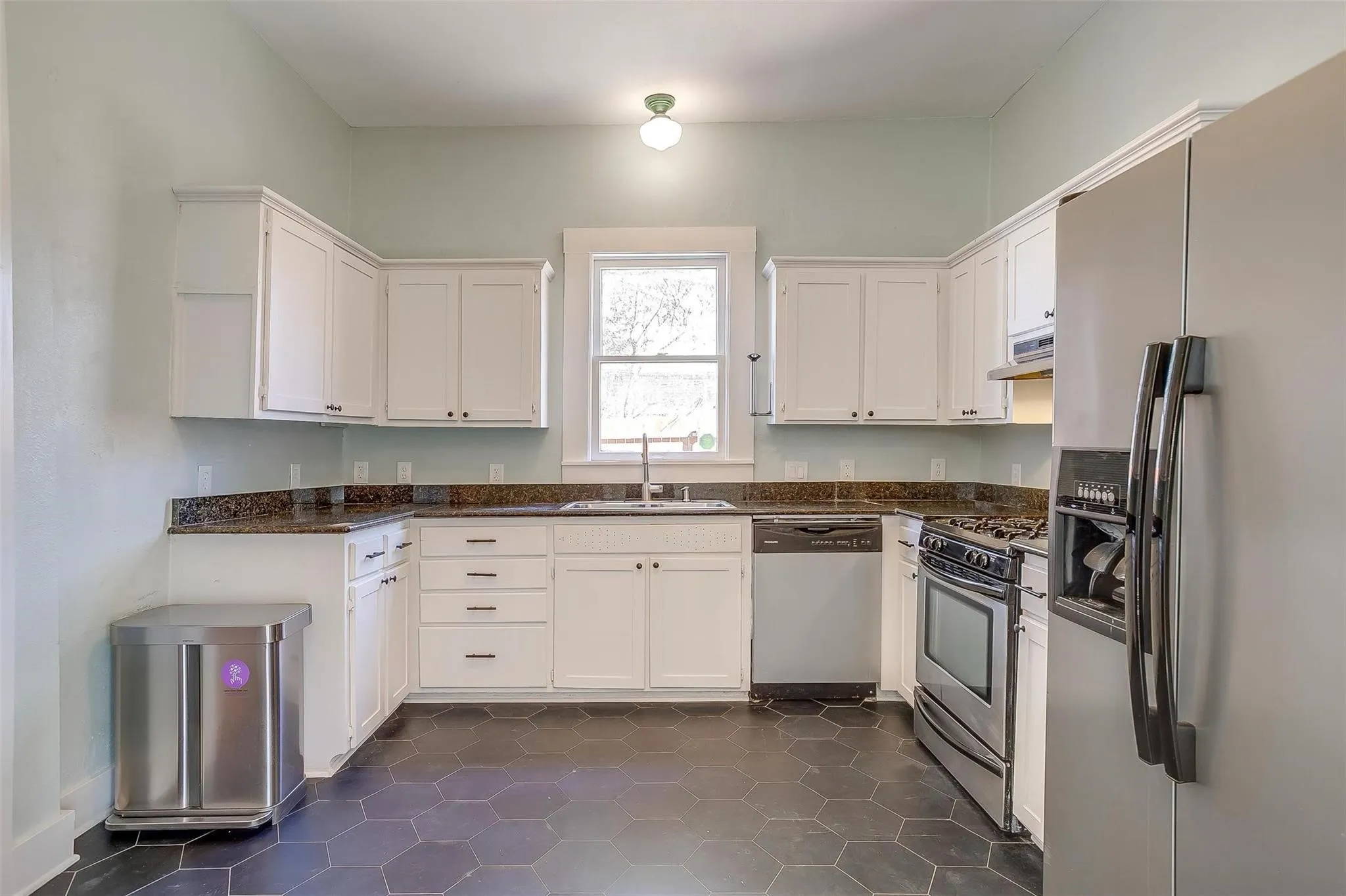 Single Family Residence For Rent in Tarrant County , 1523 Alston Avenue, Fort Worth, Texas 76104, 3 Bedroom, 3 Bathroom, Garage spaces, 2,000 Sqft, built in 1925, mls#21360683, Real Estate Agent in Fort Worth, Homes For Rent in Tarrant county, Homes For Rent in Fort Worth, Realtor in Fort Worth Texas, Real Estate Brokerage Independent Realty Texas, Luminita Cordes Realtor