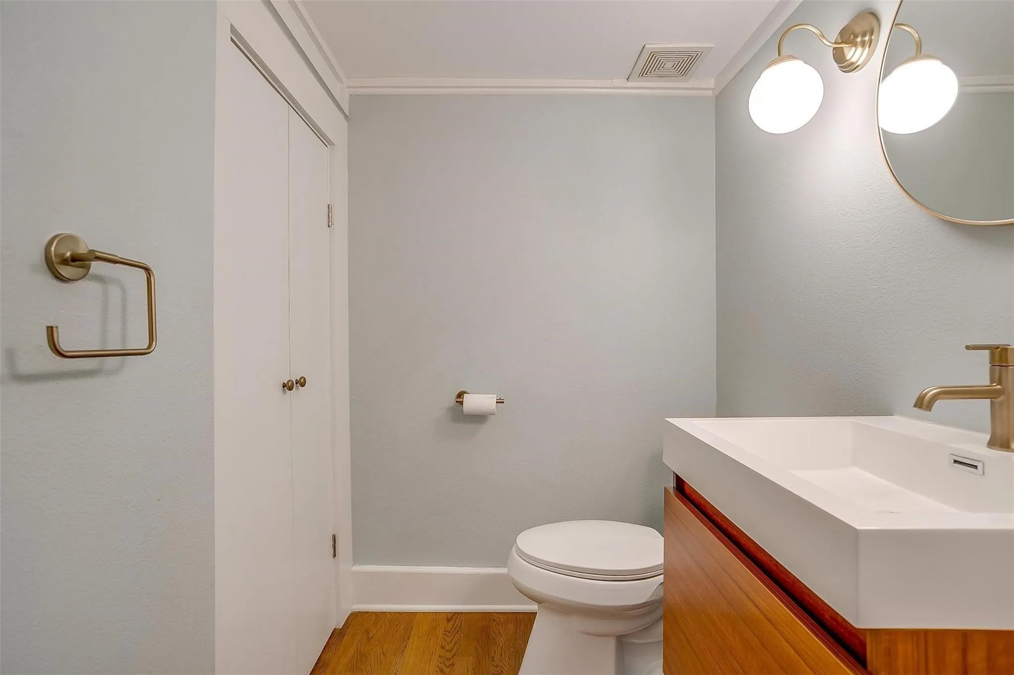 Single Family Residence For Rent in Tarrant County , 1523 Alston Avenue, Fort Worth, Texas 76104, 3 Bedroom, 3 Bathroom, Garage spaces, 2,000 Sqft, built in 1925, mls#21360683, Real Estate Agent in Fort Worth, Homes For Rent in Tarrant county, Homes For Rent in Fort Worth, Realtor in Fort Worth Texas, Real Estate Brokerage Independent Realty Texas, Luminita Cordes Realtor