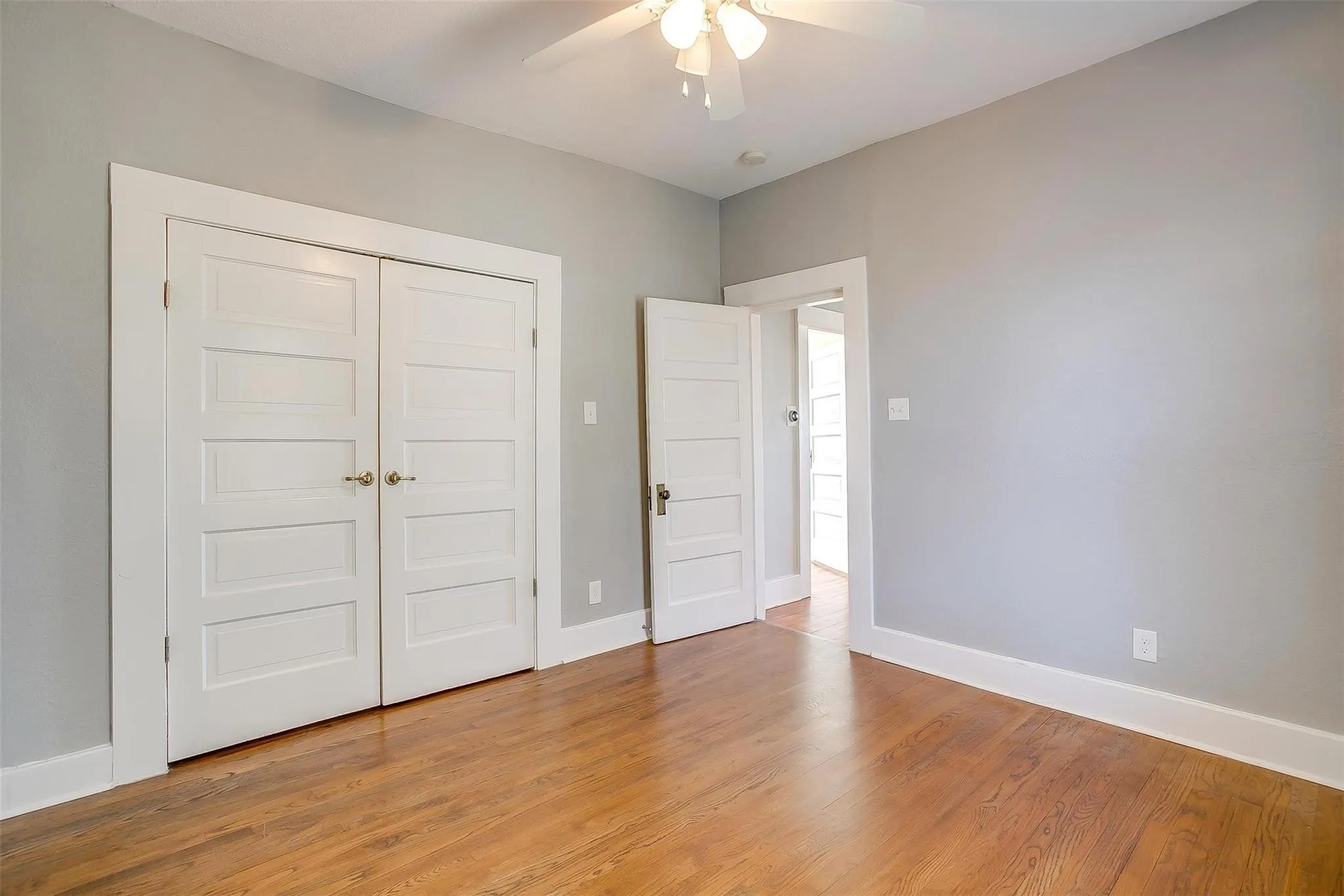 Single Family Residence For Rent in Tarrant County , 1523 Alston Avenue, Fort Worth, Texas 76104, 3 Bedroom, 3 Bathroom, Garage spaces, 2,000 Sqft, built in 1925, mls#21360683, Real Estate Agent in Fort Worth, Homes For Rent in Tarrant county, Homes For Rent in Fort Worth, Realtor in Fort Worth Texas, Real Estate Brokerage Independent Realty Texas, Luminita Cordes Realtor