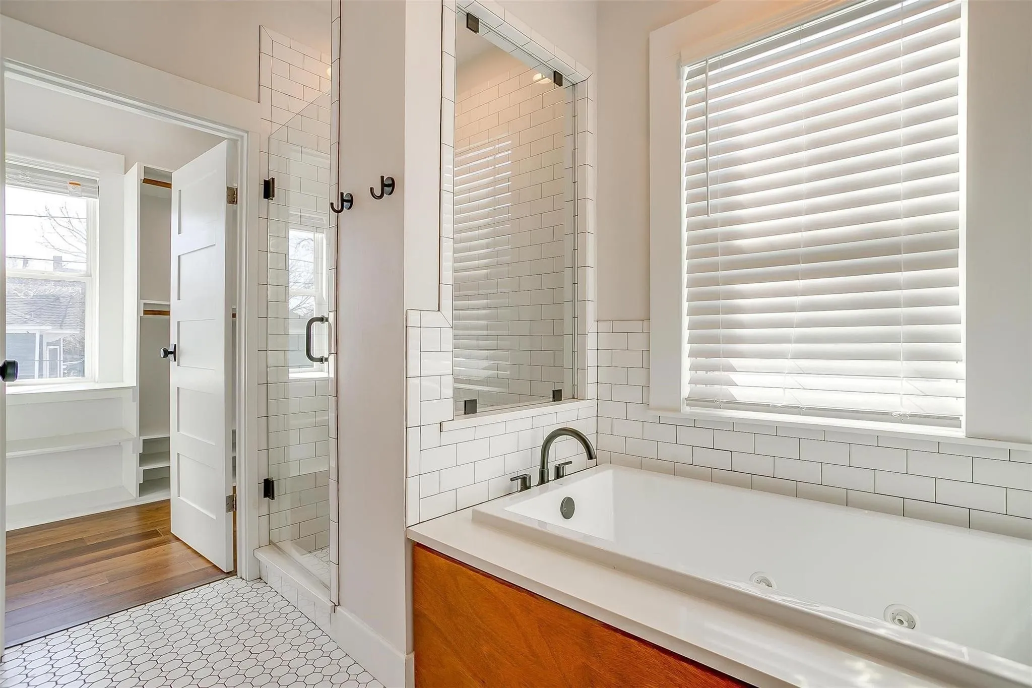 Single Family Residence For Rent in Tarrant County , 1523 Alston Avenue, Fort Worth, Texas 76104, 3 Bedroom, 3 Bathroom, Garage spaces, 2,000 Sqft, built in 1925, mls#21360683, Real Estate Agent in Fort Worth, Homes For Rent in Tarrant county, Homes For Rent in Fort Worth, Realtor in Fort Worth Texas, Real Estate Brokerage Independent Realty Texas, Luminita Cordes Realtor