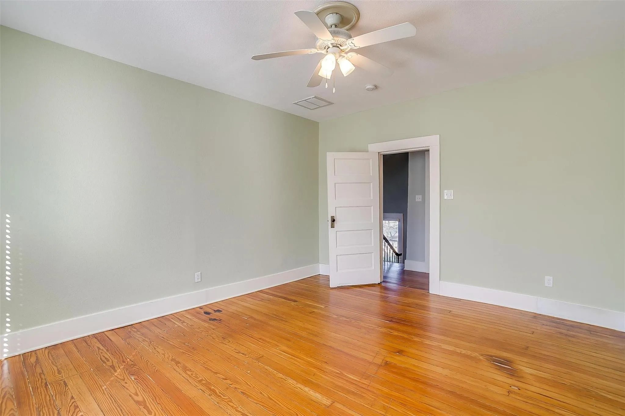 Single Family Residence For Rent in Tarrant County , 1523 Alston Avenue, Fort Worth, Texas 76104, 3 Bedroom, 3 Bathroom, Garage spaces, 2,000 Sqft, built in 1925, mls#21360683, Real Estate Agent in Fort Worth, Homes For Rent in Tarrant county, Homes For Rent in Fort Worth, Realtor in Fort Worth Texas, Real Estate Brokerage Independent Realty Texas, Luminita Cordes Realtor