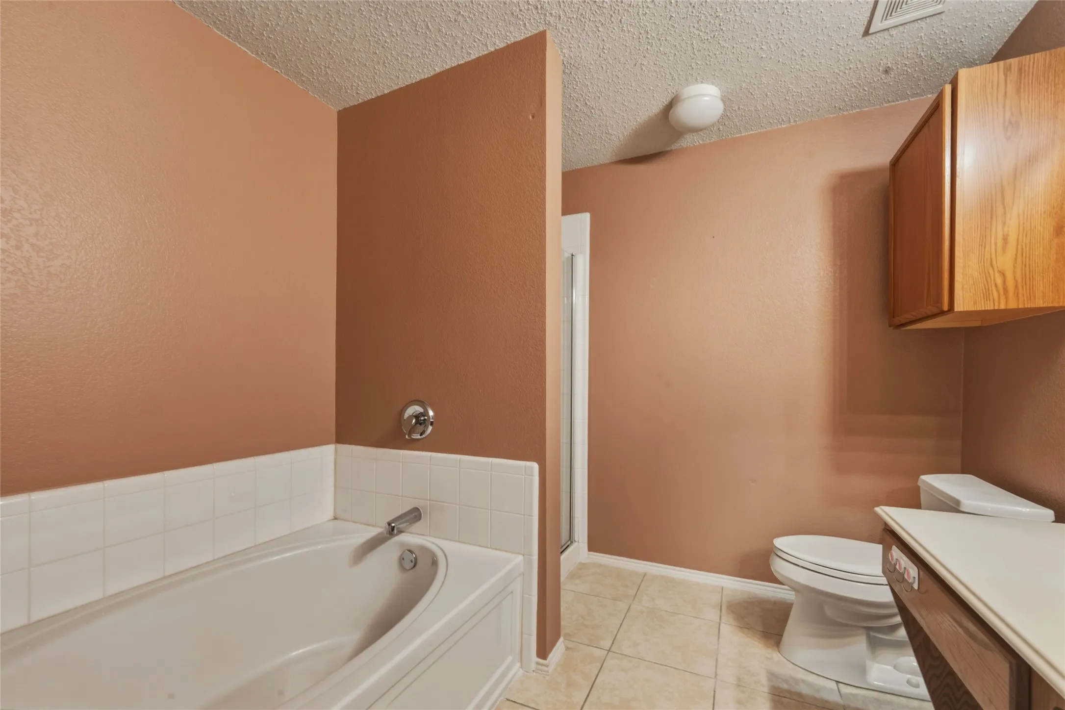 Single Family Residence For Sale in Dallas County , 8449 Canvasback Lane, Dallas, Texas 75249, 4 Bedroom, 2 Bathroom, 2 Garage spaces, 1,945 Sqft, built in 2003, mls#21359242, Real Estate Agent in Dallas, Homes For Sale in Dallas county, Homes For Sale in Dallas, Realtor in Dallas Texas, Real Estate Brokerage Independent Realty Texas, Luminita Cordes Realtor