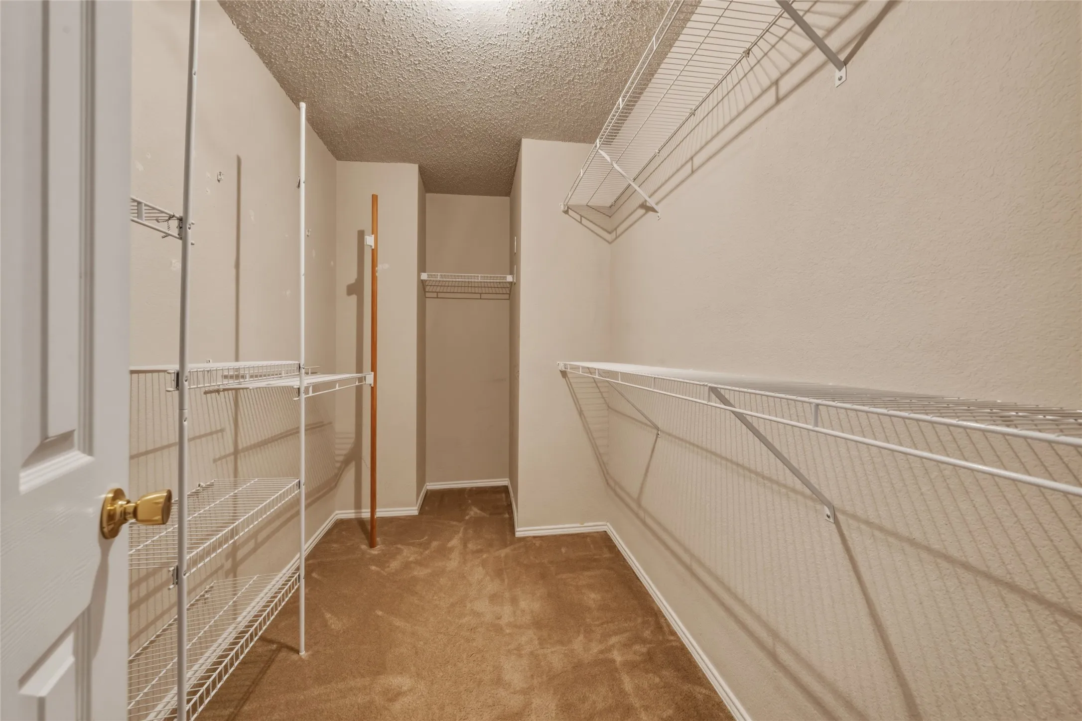 Single Family Residence For Sale in Dallas County , 8449 Canvasback Lane, Dallas, Texas 75249, 4 Bedroom, 2 Bathroom, 2 Garage spaces, 1,945 Sqft, built in 2003, mls#21359242, Real Estate Agent in Dallas, Homes For Sale in Dallas county, Homes For Sale in Dallas, Realtor in Dallas Texas, Real Estate Brokerage Independent Realty Texas, Luminita Cordes Realtor