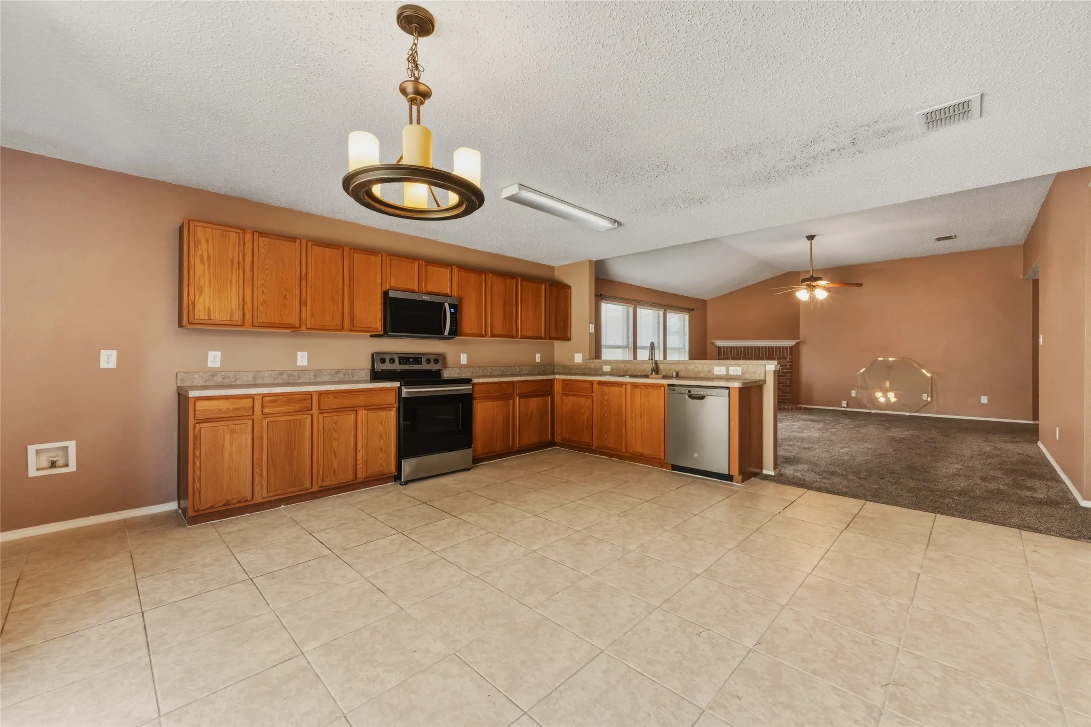 Single Family Residence For Sale in Dallas County , 8449 Canvasback Lane, Dallas, Texas 75249, 4 Bedroom, 2 Bathroom, 2 Garage spaces, 1,945 Sqft, built in 2003, mls#21359242, Real Estate Agent in Dallas, Homes For Sale in Dallas county, Homes For Sale in Dallas, Realtor in Dallas Texas, Real Estate Brokerage Independent Realty Texas, Luminita Cordes Realtor