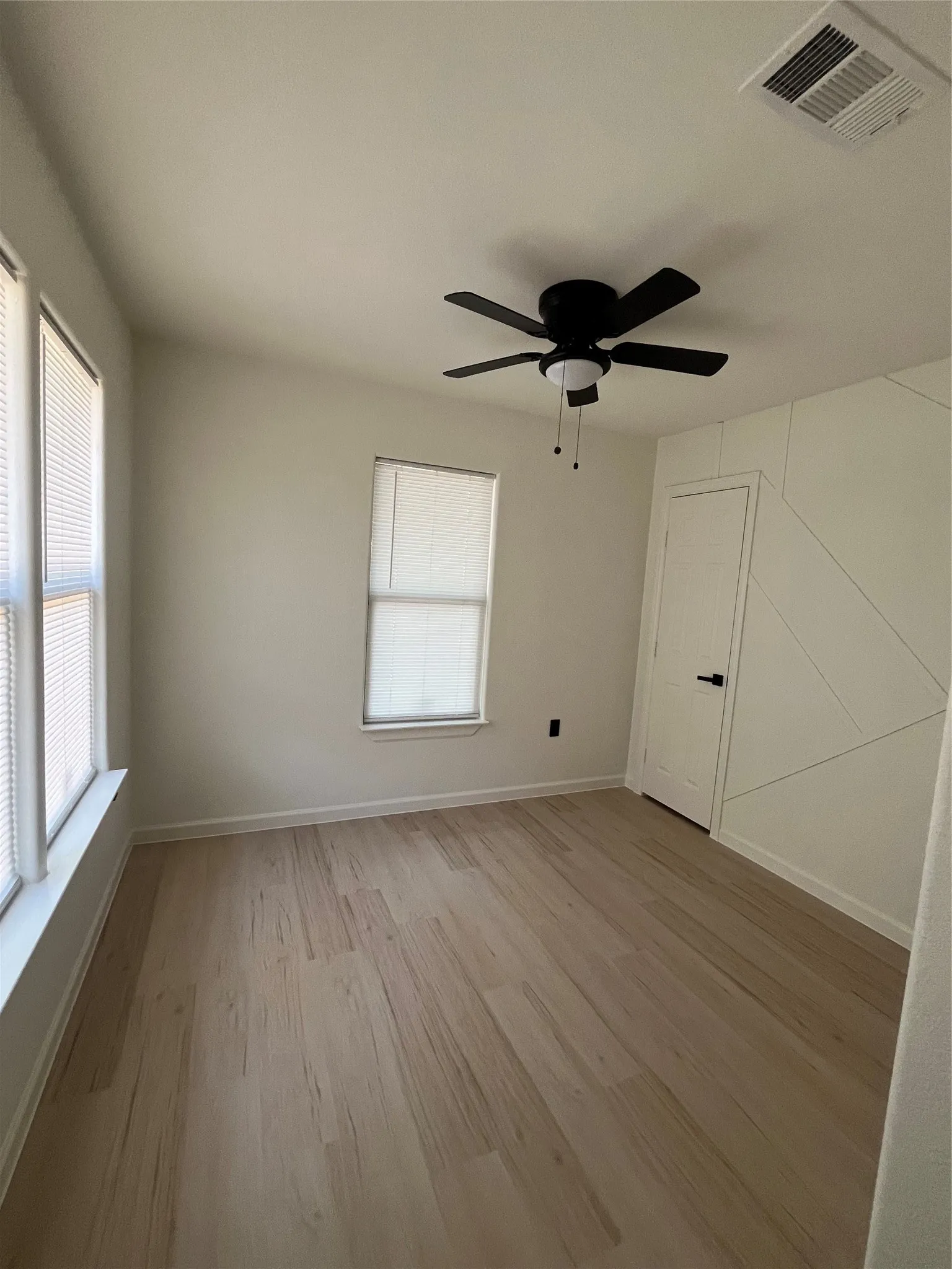 Single Family Residence For Rent in Parker County , 117 Westline Road, Azle, Texas 76020, 2 Bedroom, 1 Bathroom, Garage spaces, 874 Sqft, built in 1953, mls#21360245, Real Estate Agent in Azle, Homes For Rent in Parker county, Homes For Rent in Azle, Realtor in Azle Texas, Real Estate Brokerage Independent Realty Texas, Luminita Cordes Realtor