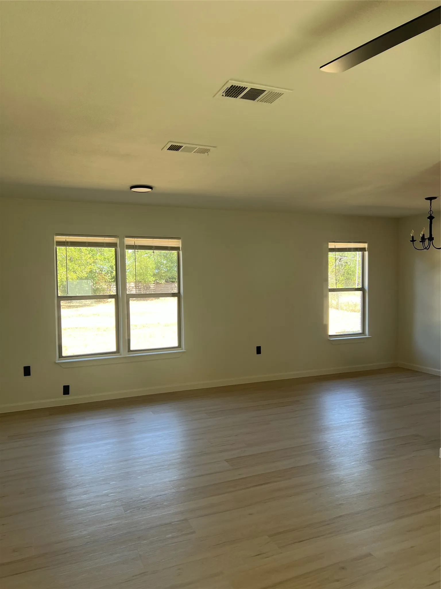 Single Family Residence For Rent in Parker County , 117 Westline Road, Azle, Texas 76020, 2 Bedroom, 1 Bathroom, Garage spaces, 874 Sqft, built in 1953, mls#21360245, Real Estate Agent in Azle, Homes For Rent in Parker county, Homes For Rent in Azle, Realtor in Azle Texas, Real Estate Brokerage Independent Realty Texas, Luminita Cordes Realtor
