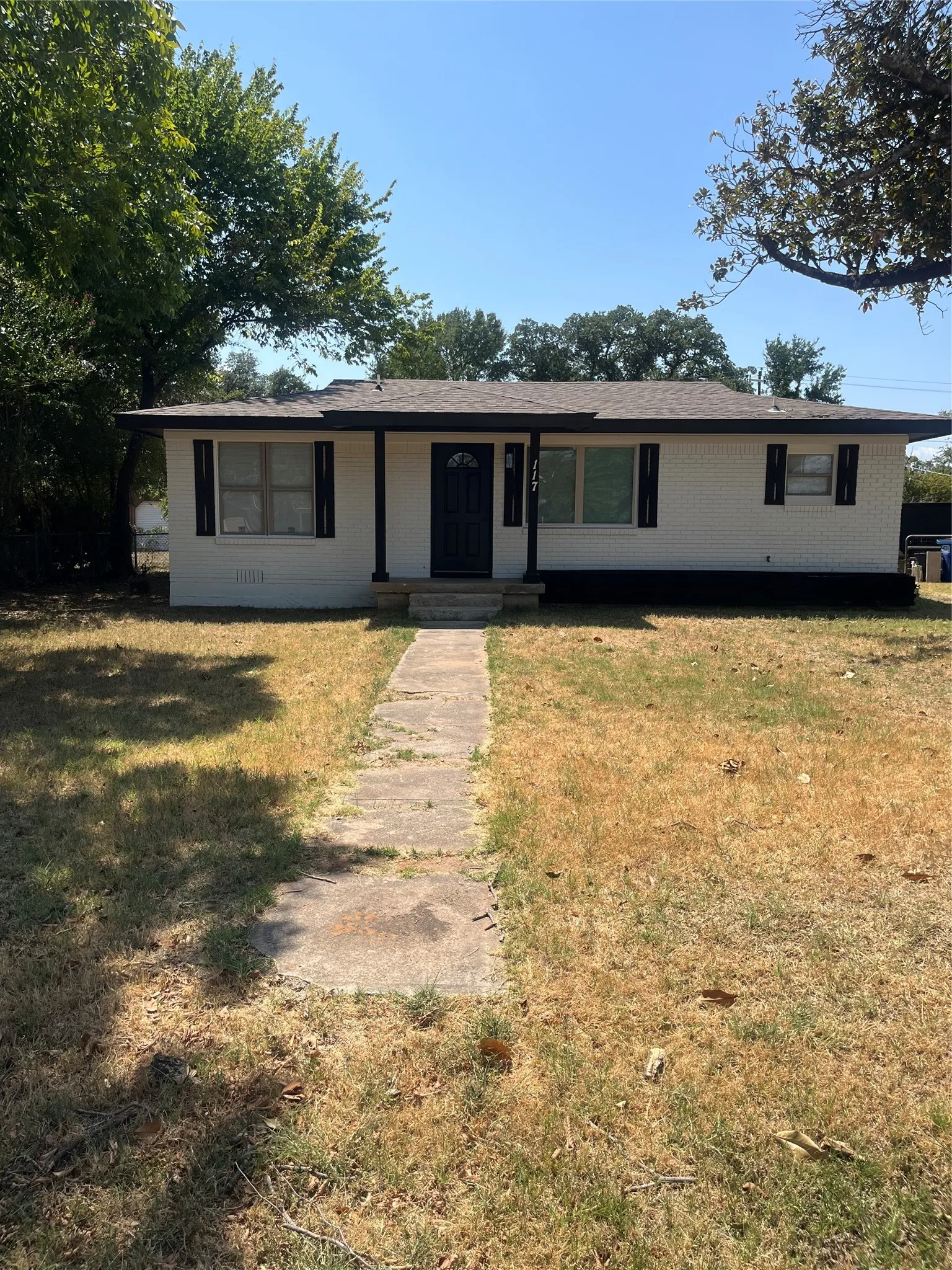 Single Family Residence For Rent in Parker County , 117 Westline Road, Azle, Texas 76020, 2 Bedroom, 1 Bathroom, Garage spaces, 874 Sqft, built in 1953, mls#21360245, Real Estate Agent in Azle, Homes For Rent in Parker county, Homes For Rent in Azle, Realtor in Azle Texas, Real Estate Brokerage Independent Realty Texas, Luminita Cordes Realtor