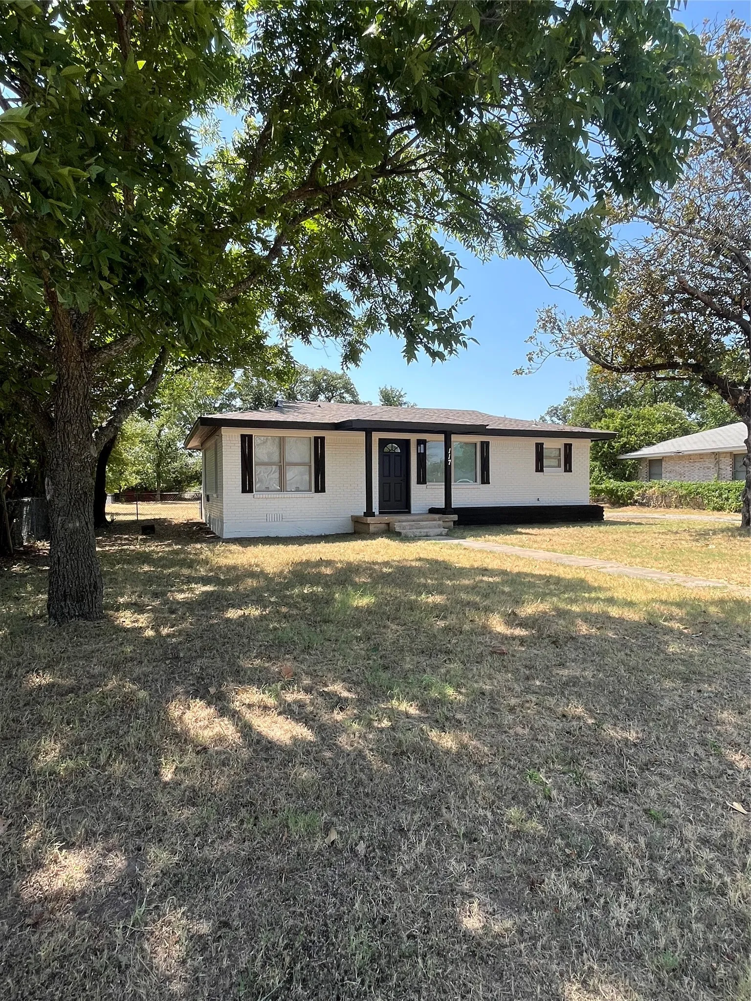 Single Family Residence For Rent in Parker County , 117 Westline Road, Azle, Texas 76020, 2 Bedroom, 1 Bathroom, Garage spaces, 874 Sqft, built in 1953, mls#21360245, Real Estate Agent in Azle, Homes For Rent in Parker county, Homes For Rent in Azle, Realtor in Azle Texas, Real Estate Brokerage Independent Realty Texas, Luminita Cordes Realtor