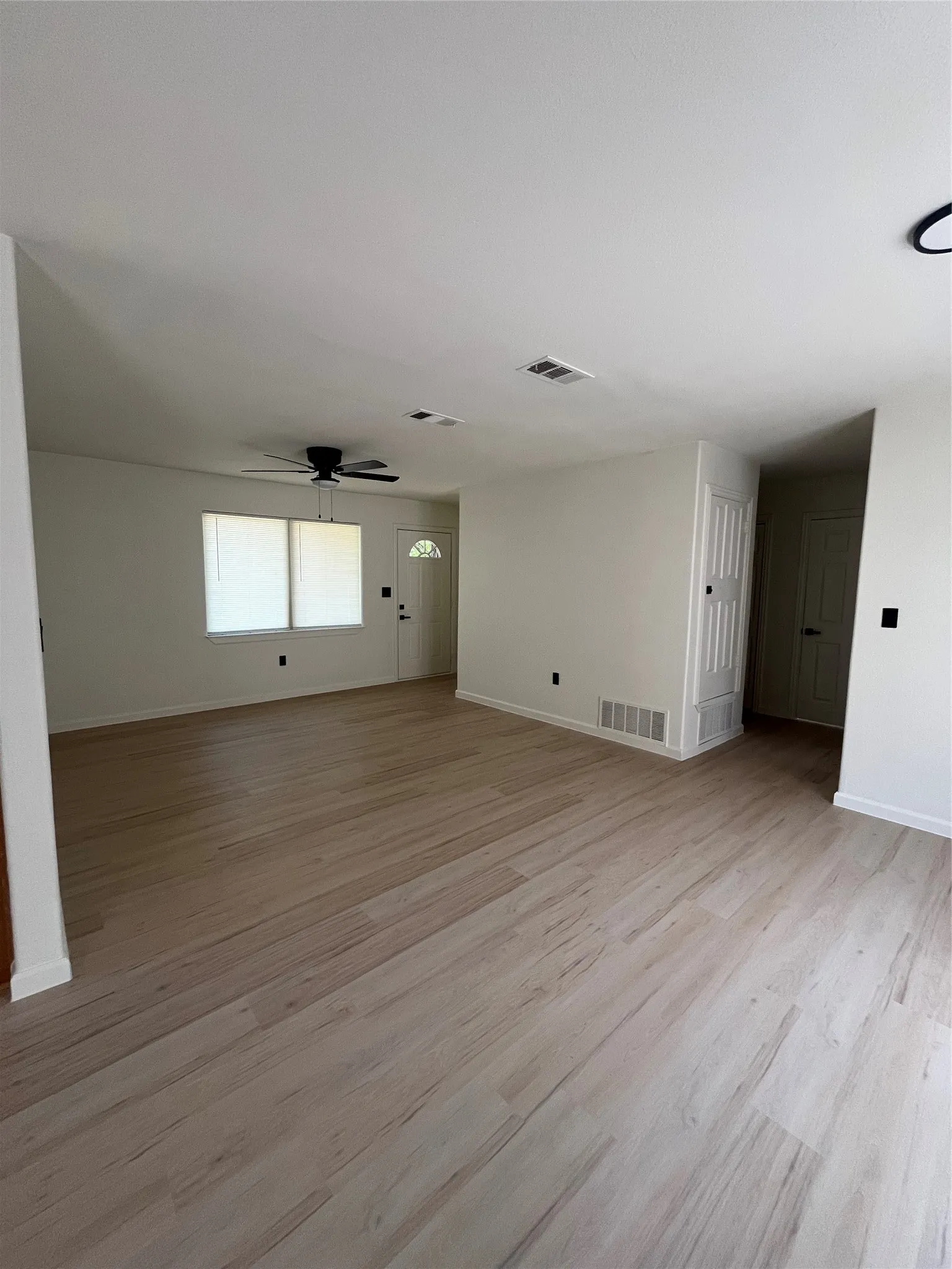 Single Family Residence For Rent in Parker County , 117 Westline Road, Azle, Texas 76020, 2 Bedroom, 1 Bathroom, Garage spaces, 874 Sqft, built in 1953, mls#21360245, Real Estate Agent in Azle, Homes For Rent in Parker county, Homes For Rent in Azle, Realtor in Azle Texas, Real Estate Brokerage Independent Realty Texas, Luminita Cordes Realtor