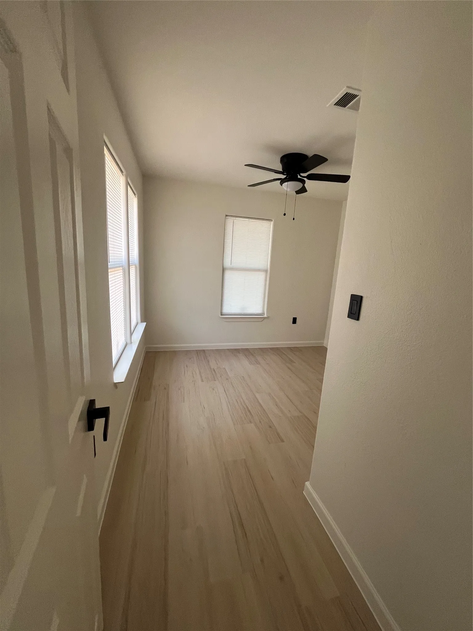Single Family Residence For Rent in Parker County , 117 Westline Road, Azle, Texas 76020, 2 Bedroom, 1 Bathroom, Garage spaces, 874 Sqft, built in 1953, mls#21360245, Real Estate Agent in Azle, Homes For Rent in Parker county, Homes For Rent in Azle, Realtor in Azle Texas, Real Estate Brokerage Independent Realty Texas, Luminita Cordes Realtor