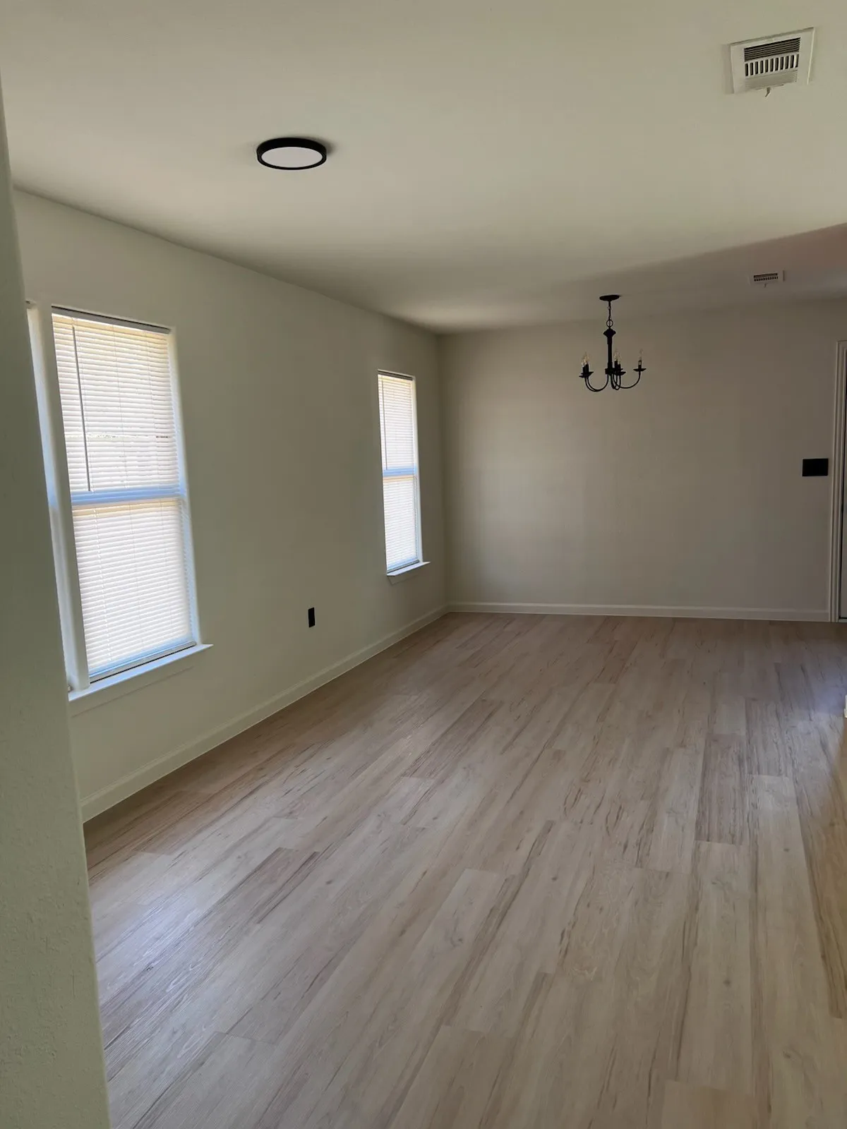 Single Family Residence For Rent in Parker County , 117 Westline Road, Azle, Texas 76020, 2 Bedroom, 1 Bathroom, Garage spaces, 874 Sqft, built in 1953, mls#21360245, Real Estate Agent in Azle, Homes For Rent in Parker county, Homes For Rent in Azle, Realtor in Azle Texas, Real Estate Brokerage Independent Realty Texas, Luminita Cordes Realtor