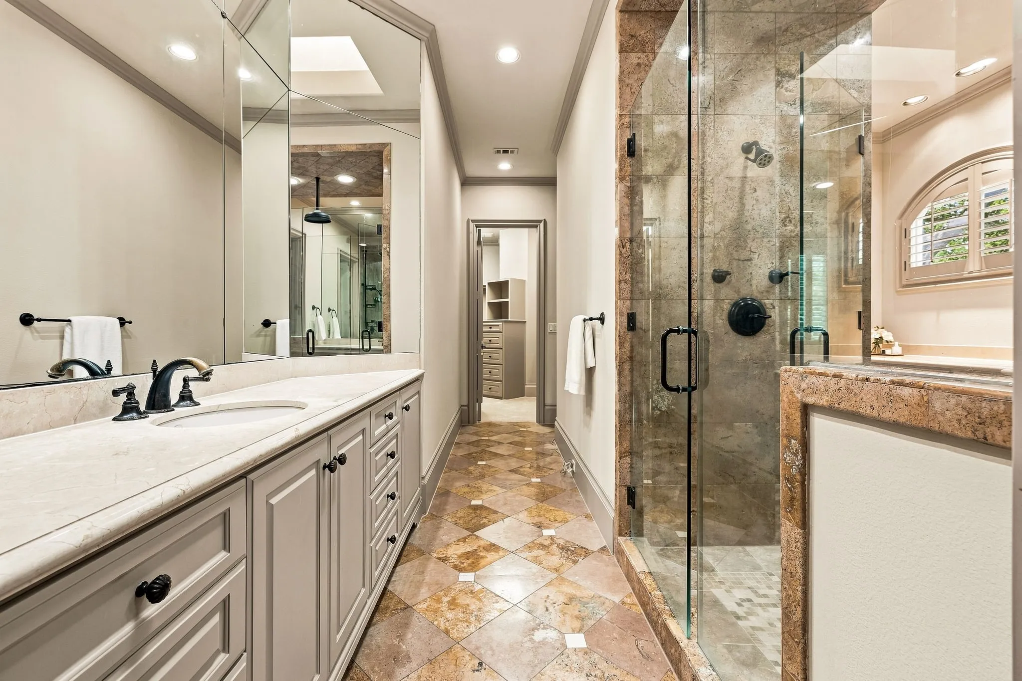 Single Family Residence For Sale in Dallas County , 4125 Shenandoah Street, University Park, Texas 75205, 5 Bedroom, 6 Bathroom, 2 Garage spaces, 5,184 Sqft, built in 2006, mls#21358878, Real Estate Agent in University Park, Homes For Sale in Dallas county, Homes For Sale in University Park, Realtor in University Park Texas, Real Estate Brokerage Independent Realty Texas, Luminita Cordes Realtor