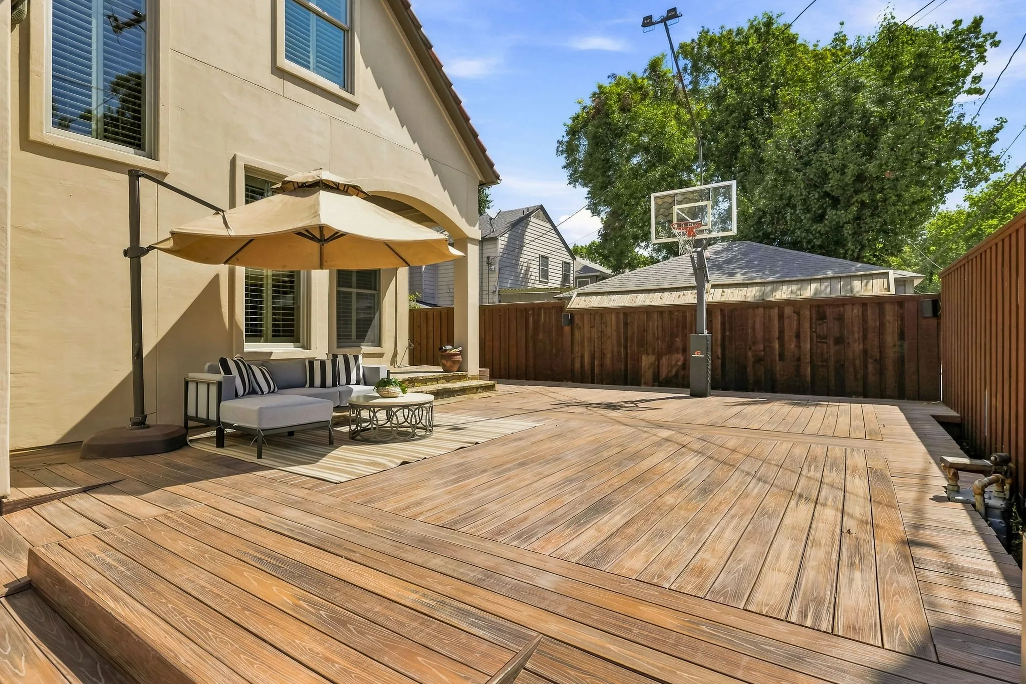 Single Family Residence For Sale in Dallas County , 4125 Shenandoah Street, University Park, Texas 75205, 5 Bedroom, 6 Bathroom, 2 Garage spaces, 5,184 Sqft, built in 2006, mls#21358878, Real Estate Agent in University Park, Homes For Sale in Dallas county, Homes For Sale in University Park, Realtor in University Park Texas, Real Estate Brokerage Independent Realty Texas, Luminita Cordes Realtor