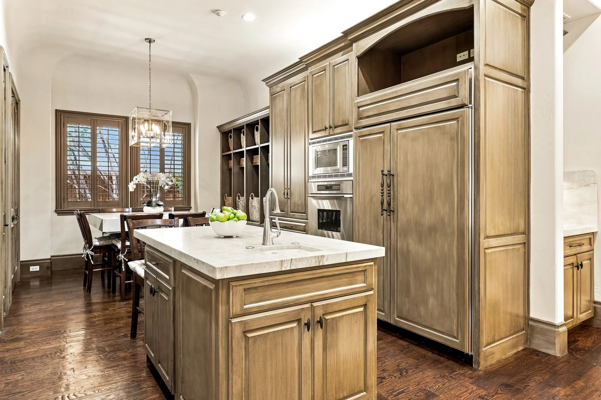 Single Family Residence For Sale in Dallas County , 4125 Shenandoah Street, University Park, Texas 75205, 5 Bedroom, 6 Bathroom, 2 Garage spaces, 5,184 Sqft, built in 2006, mls#21358878, Real Estate Agent in University Park, Homes For Sale in Dallas county, Homes For Sale in University Park, Realtor in University Park Texas, Real Estate Brokerage Independent Realty Texas, Luminita Cordes Realtor