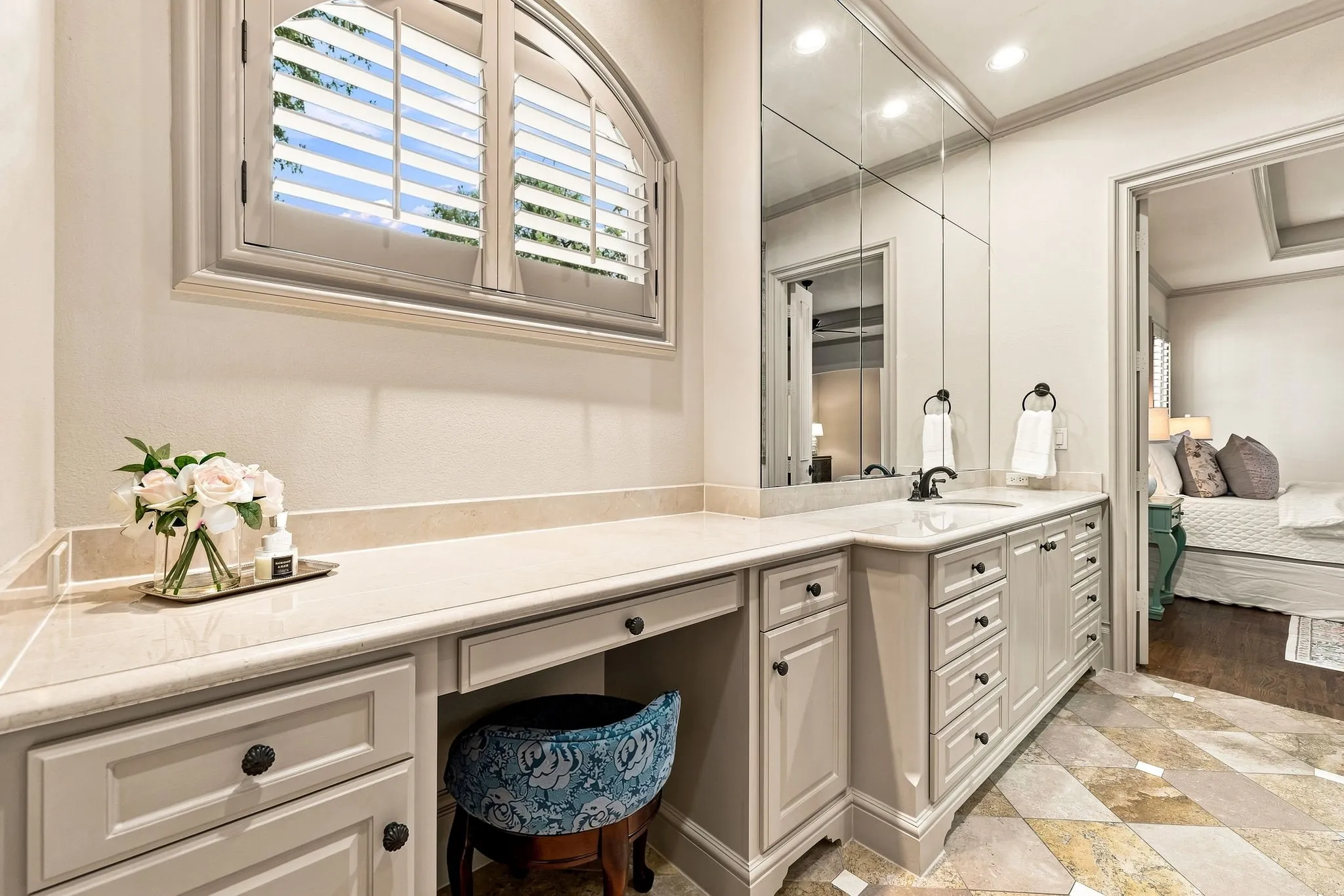 Single Family Residence For Sale in Dallas County , 4125 Shenandoah Street, University Park, Texas 75205, 5 Bedroom, 6 Bathroom, 2 Garage spaces, 5,184 Sqft, built in 2006, mls#21358878, Real Estate Agent in University Park, Homes For Sale in Dallas county, Homes For Sale in University Park, Realtor in University Park Texas, Real Estate Brokerage Independent Realty Texas, Luminita Cordes Realtor