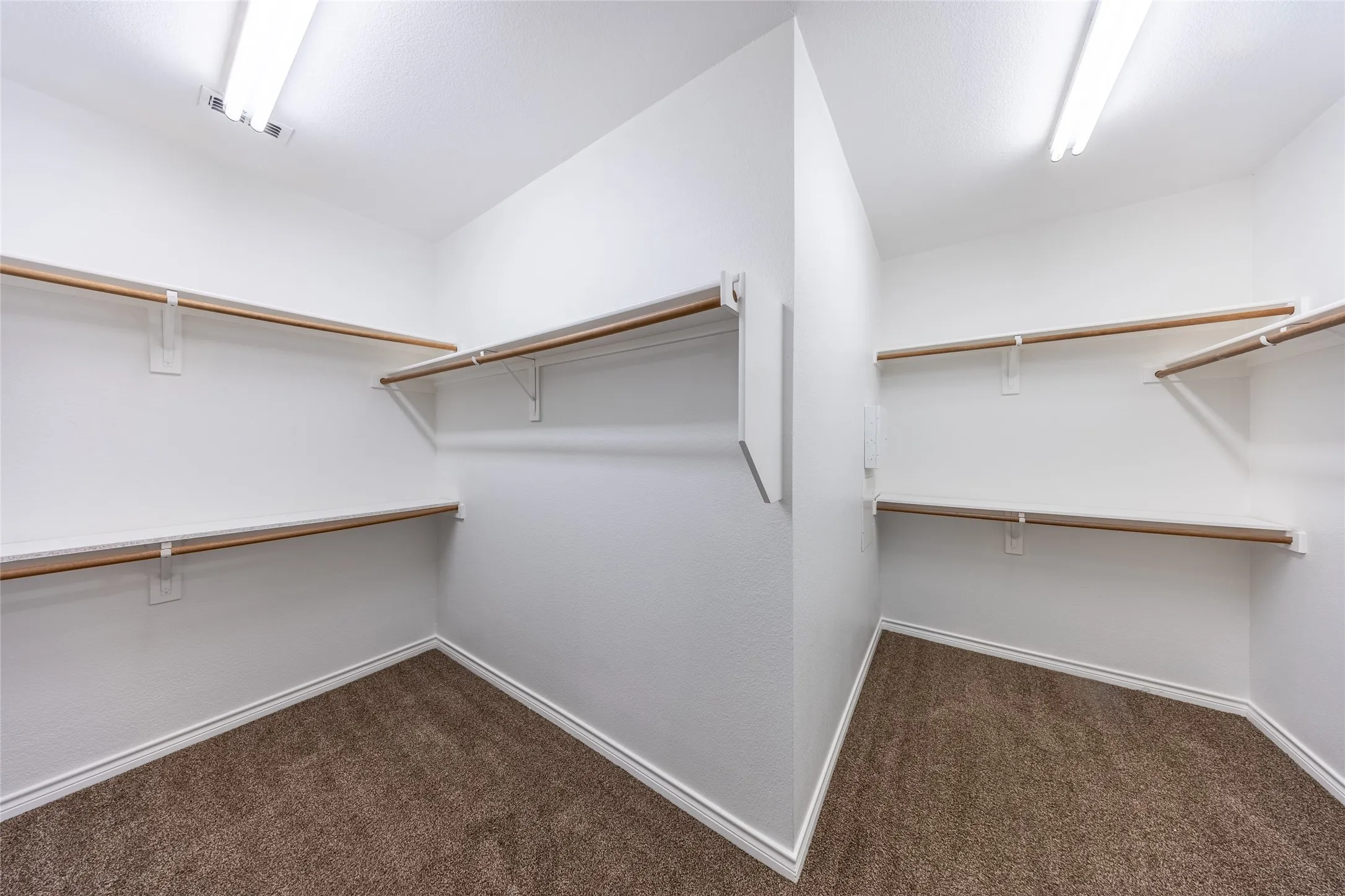 Single Family Residence For Sale in Tarrant County , 604 Beeman Drive, Arlington, Texas 76002, 4 Bedroom, 2 Bathroom, 2 Garage spaces, 2,317 Sqft, built in 2006, mls#21360508, Real Estate Agent in Arlington, Homes For Sale in Tarrant county, Homes For Sale in Arlington, Realtor in Arlington Texas, Real Estate Brokerage Independent Realty Texas, Luminita Cordes Realtor