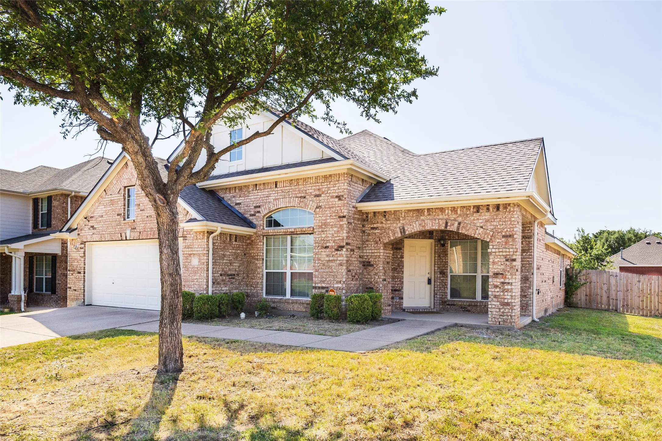 Single Family Residence For Sale in Tarrant County , 604 Beeman Drive, Arlington, Texas 76002, 4 Bedroom, 2 Bathroom, 2 Garage spaces, 2,317 Sqft, built in 2006, mls#21360508, Real Estate Agent in Arlington, Homes For Sale in Tarrant county, Homes For Sale in Arlington, Realtor in Arlington Texas, Real Estate Brokerage Independent Realty Texas, Luminita Cordes Realtor