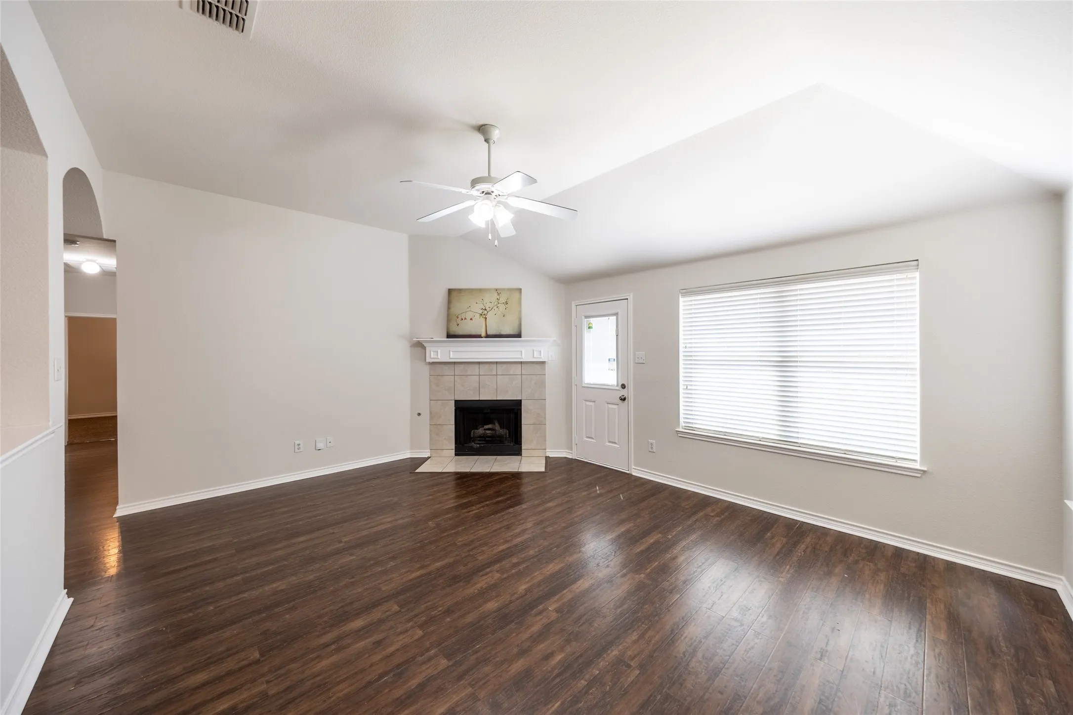 Single Family Residence For Sale in Tarrant County , 604 Beeman Drive, Arlington, Texas 76002, 4 Bedroom, 2 Bathroom, 2 Garage spaces, 2,317 Sqft, built in 2006, mls#21360508, Real Estate Agent in Arlington, Homes For Sale in Tarrant county, Homes For Sale in Arlington, Realtor in Arlington Texas, Real Estate Brokerage Independent Realty Texas, Luminita Cordes Realtor