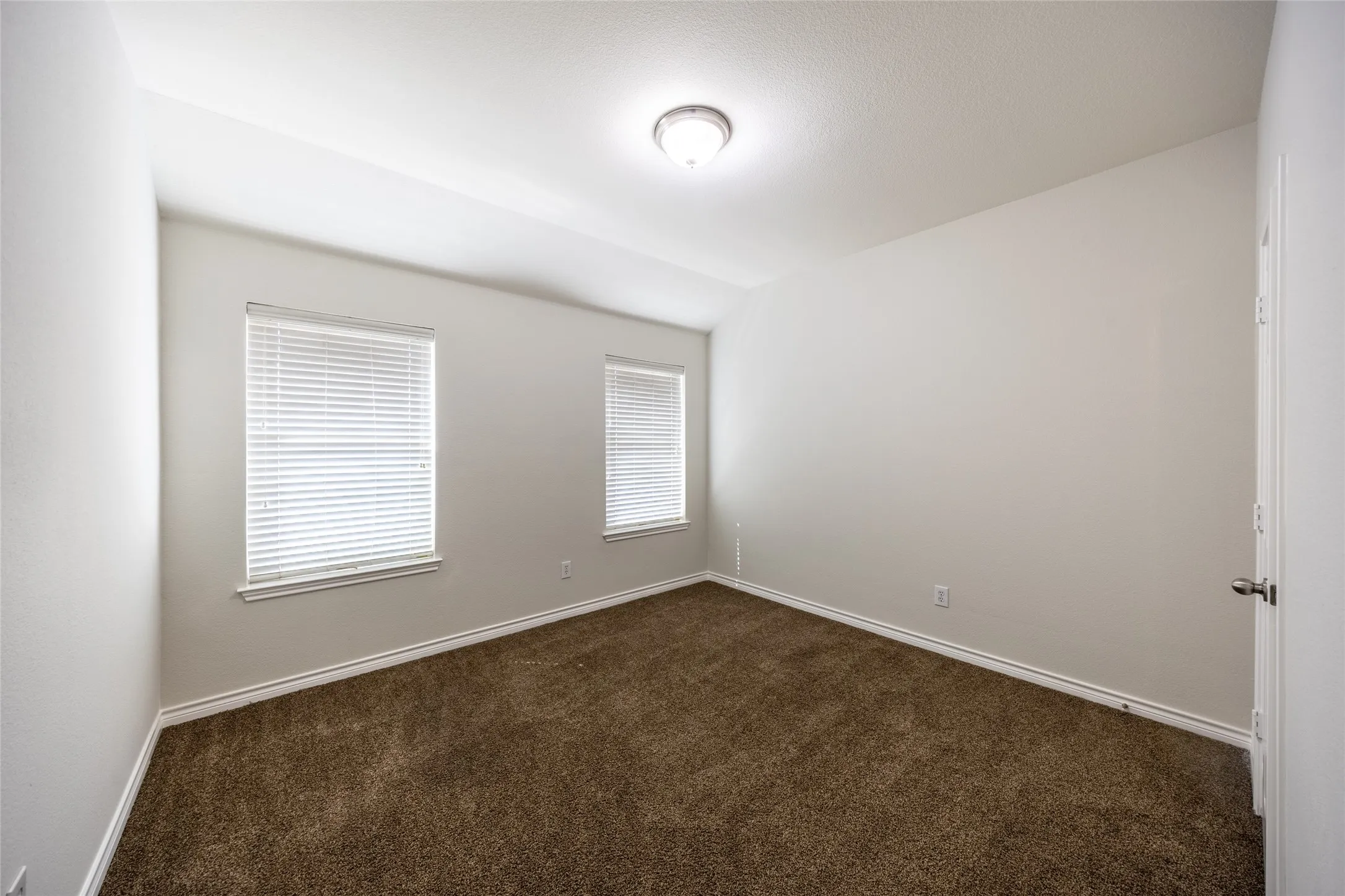 Single Family Residence For Sale in Tarrant County , 604 Beeman Drive, Arlington, Texas 76002, 4 Bedroom, 2 Bathroom, 2 Garage spaces, 2,317 Sqft, built in 2006, mls#21360508, Real Estate Agent in Arlington, Homes For Sale in Tarrant county, Homes For Sale in Arlington, Realtor in Arlington Texas, Real Estate Brokerage Independent Realty Texas, Luminita Cordes Realtor