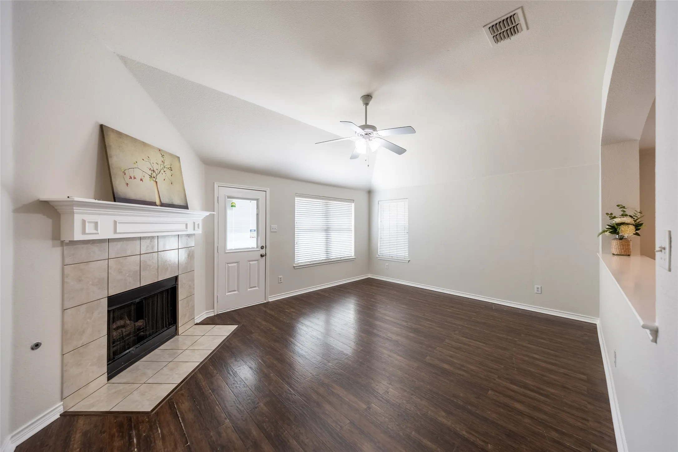 Single Family Residence For Sale in Tarrant County , 604 Beeman Drive, Arlington, Texas 76002, 4 Bedroom, 2 Bathroom, 2 Garage spaces, 2,317 Sqft, built in 2006, mls#21360508, Real Estate Agent in Arlington, Homes For Sale in Tarrant county, Homes For Sale in Arlington, Realtor in Arlington Texas, Real Estate Brokerage Independent Realty Texas, Luminita Cordes Realtor