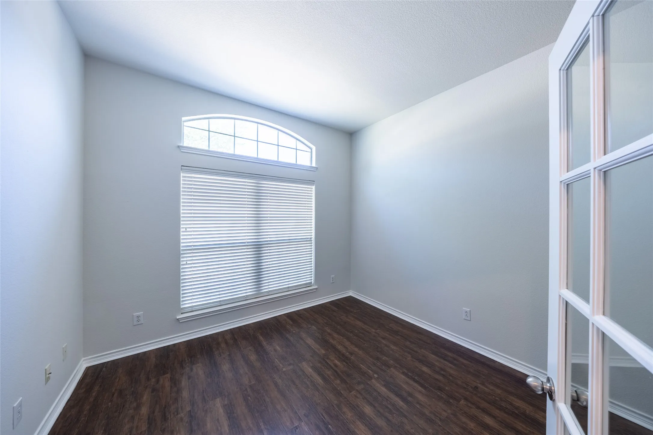 Single Family Residence For Sale in Tarrant County , 604 Beeman Drive, Arlington, Texas 76002, 4 Bedroom, 2 Bathroom, 2 Garage spaces, 2,317 Sqft, built in 2006, mls#21360508, Real Estate Agent in Arlington, Homes For Sale in Tarrant county, Homes For Sale in Arlington, Realtor in Arlington Texas, Real Estate Brokerage Independent Realty Texas, Luminita Cordes Realtor