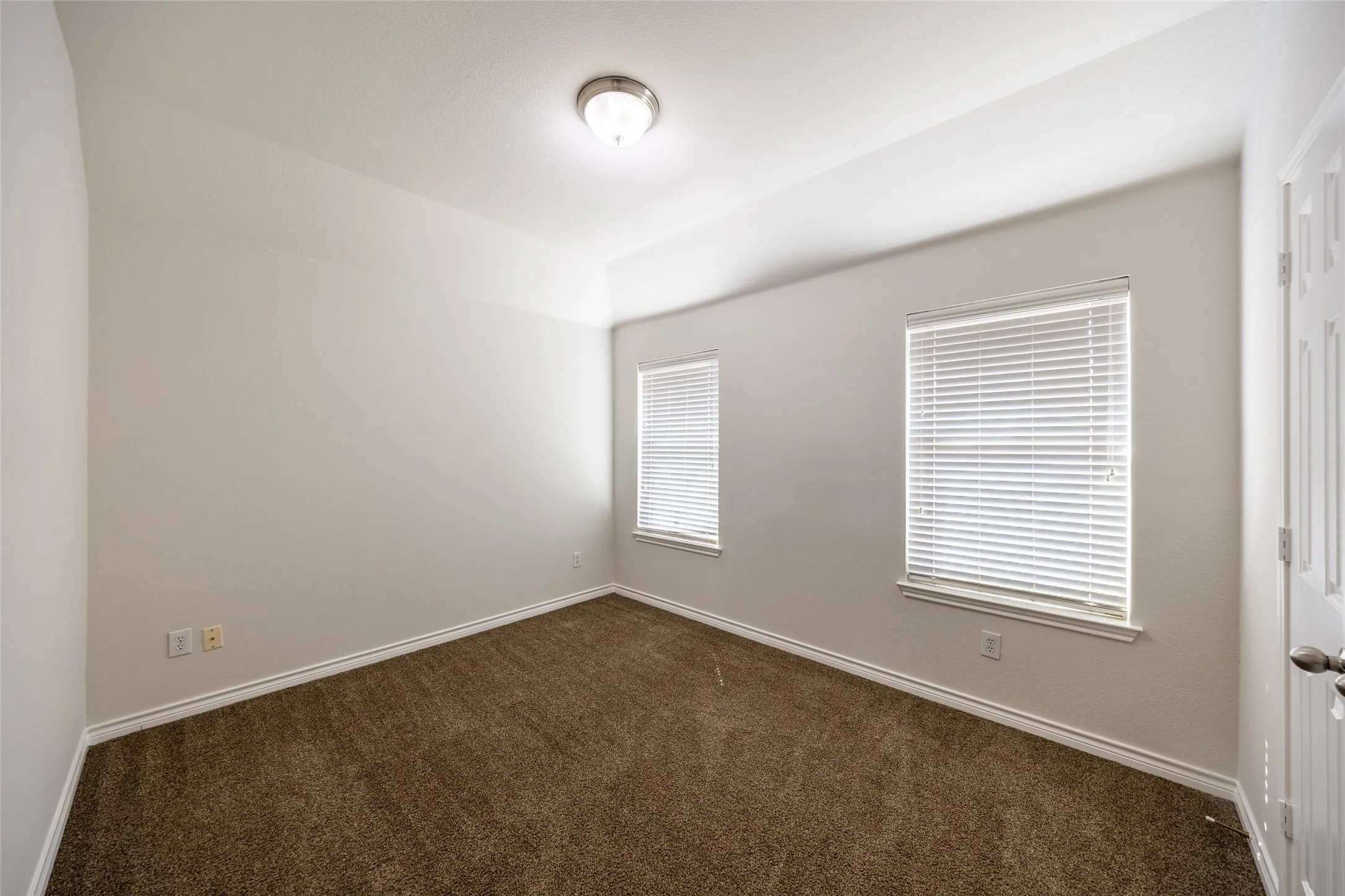 Single Family Residence For Sale in Tarrant County , 604 Beeman Drive, Arlington, Texas 76002, 4 Bedroom, 2 Bathroom, 2 Garage spaces, 2,317 Sqft, built in 2006, mls#21360508, Real Estate Agent in Arlington, Homes For Sale in Tarrant county, Homes For Sale in Arlington, Realtor in Arlington Texas, Real Estate Brokerage Independent Realty Texas, Luminita Cordes Realtor