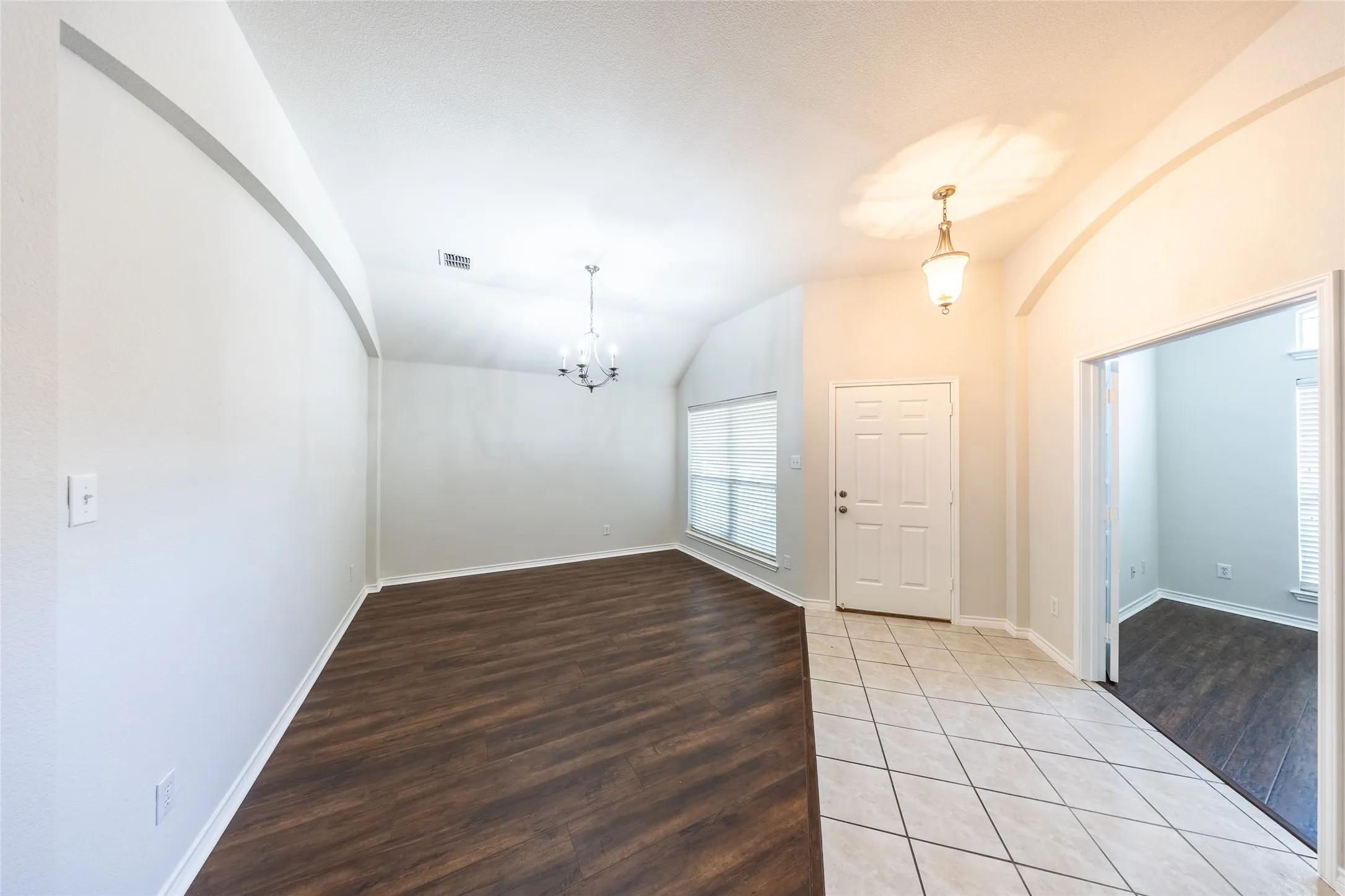 Single Family Residence For Sale in Tarrant County , 604 Beeman Drive, Arlington, Texas 76002, 4 Bedroom, 2 Bathroom, 2 Garage spaces, 2,317 Sqft, built in 2006, mls#21360508, Real Estate Agent in Arlington, Homes For Sale in Tarrant county, Homes For Sale in Arlington, Realtor in Arlington Texas, Real Estate Brokerage Independent Realty Texas, Luminita Cordes Realtor
