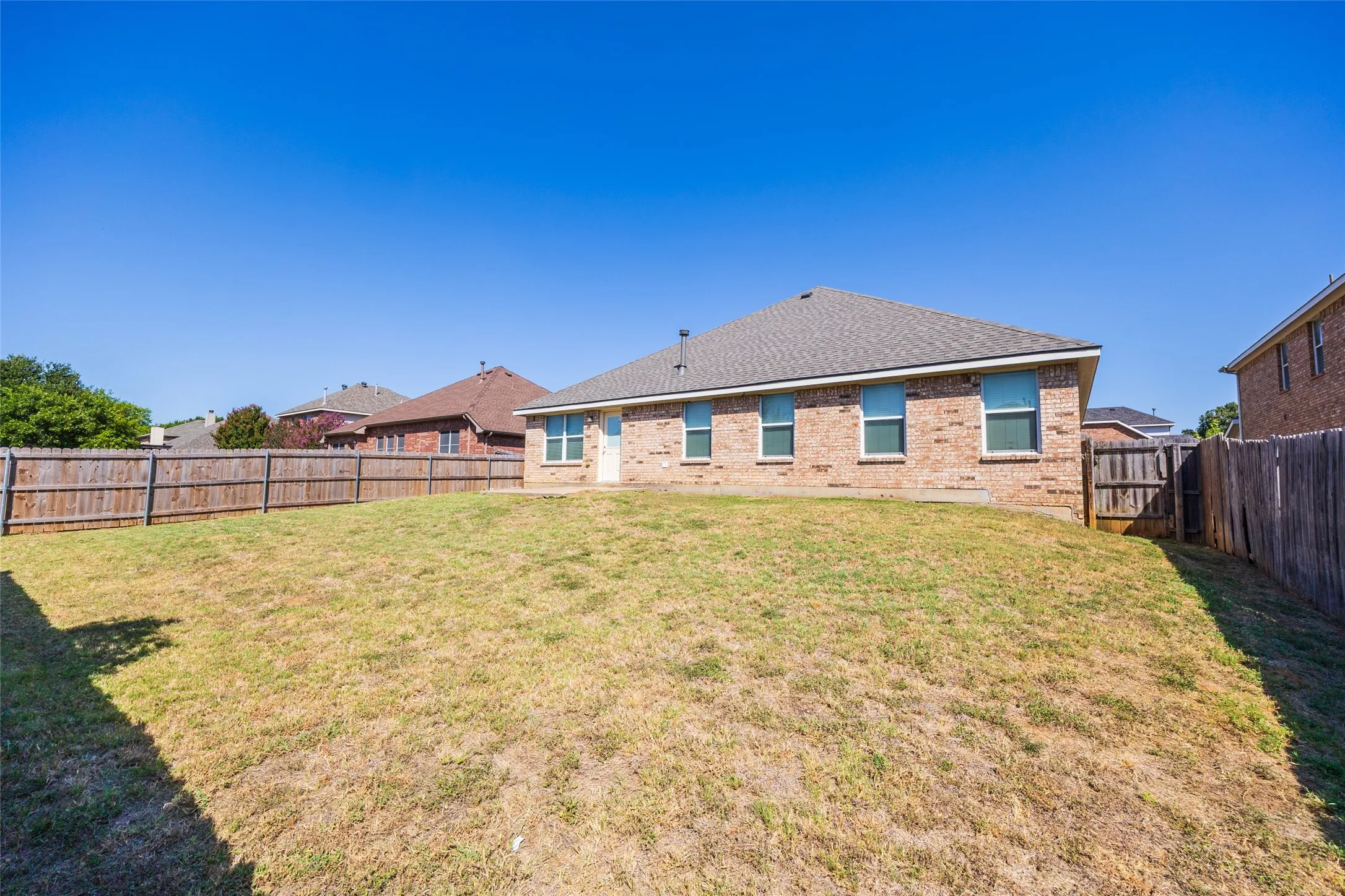 Single Family Residence For Sale in Tarrant County , 604 Beeman Drive, Arlington, Texas 76002, 4 Bedroom, 2 Bathroom, 2 Garage spaces, 2,317 Sqft, built in 2006, mls#21360508, Real Estate Agent in Arlington, Homes For Sale in Tarrant county, Homes For Sale in Arlington, Realtor in Arlington Texas, Real Estate Brokerage Independent Realty Texas, Luminita Cordes Realtor