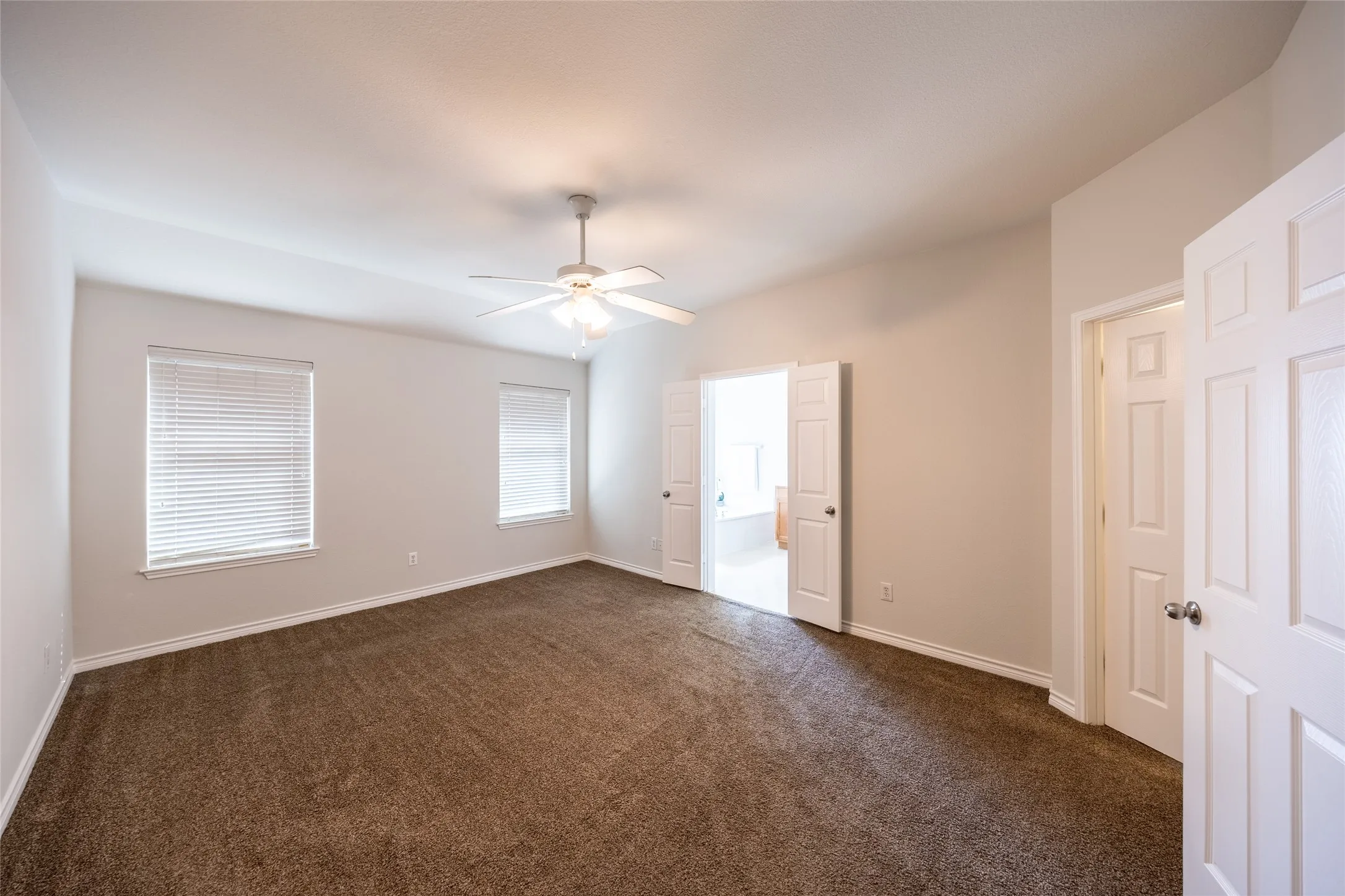 Single Family Residence For Sale in Tarrant County , 604 Beeman Drive, Arlington, Texas 76002, 4 Bedroom, 2 Bathroom, 2 Garage spaces, 2,317 Sqft, built in 2006, mls#21360508, Real Estate Agent in Arlington, Homes For Sale in Tarrant county, Homes For Sale in Arlington, Realtor in Arlington Texas, Real Estate Brokerage Independent Realty Texas, Luminita Cordes Realtor