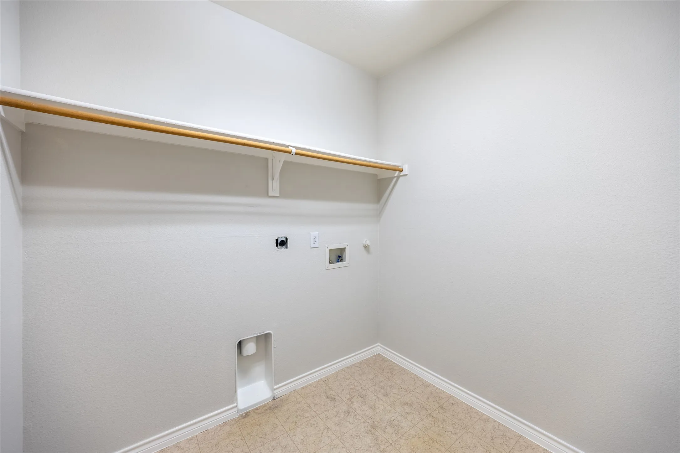 Single Family Residence For Sale in Tarrant County , 604 Beeman Drive, Arlington, Texas 76002, 4 Bedroom, 2 Bathroom, 2 Garage spaces, 2,317 Sqft, built in 2006, mls#21360508, Real Estate Agent in Arlington, Homes For Sale in Tarrant county, Homes For Sale in Arlington, Realtor in Arlington Texas, Real Estate Brokerage Independent Realty Texas, Luminita Cordes Realtor