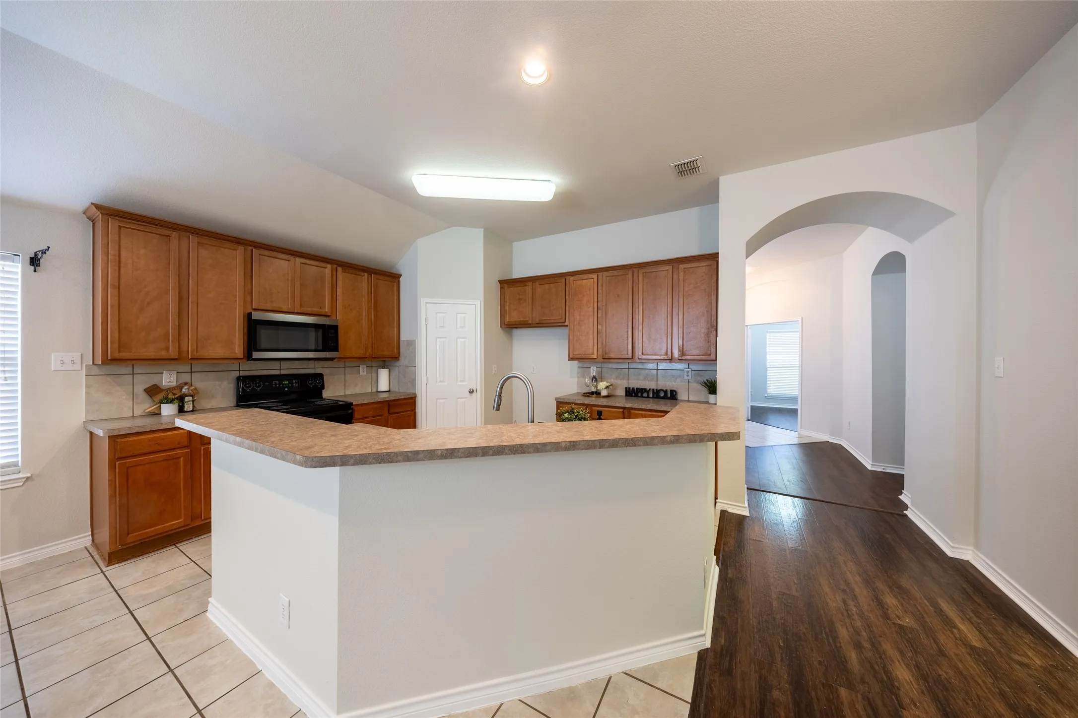 Single Family Residence For Sale in Tarrant County , 604 Beeman Drive, Arlington, Texas 76002, 4 Bedroom, 2 Bathroom, 2 Garage spaces, 2,317 Sqft, built in 2006, mls#21360508, Real Estate Agent in Arlington, Homes For Sale in Tarrant county, Homes For Sale in Arlington, Realtor in Arlington Texas, Real Estate Brokerage Independent Realty Texas, Luminita Cordes Realtor