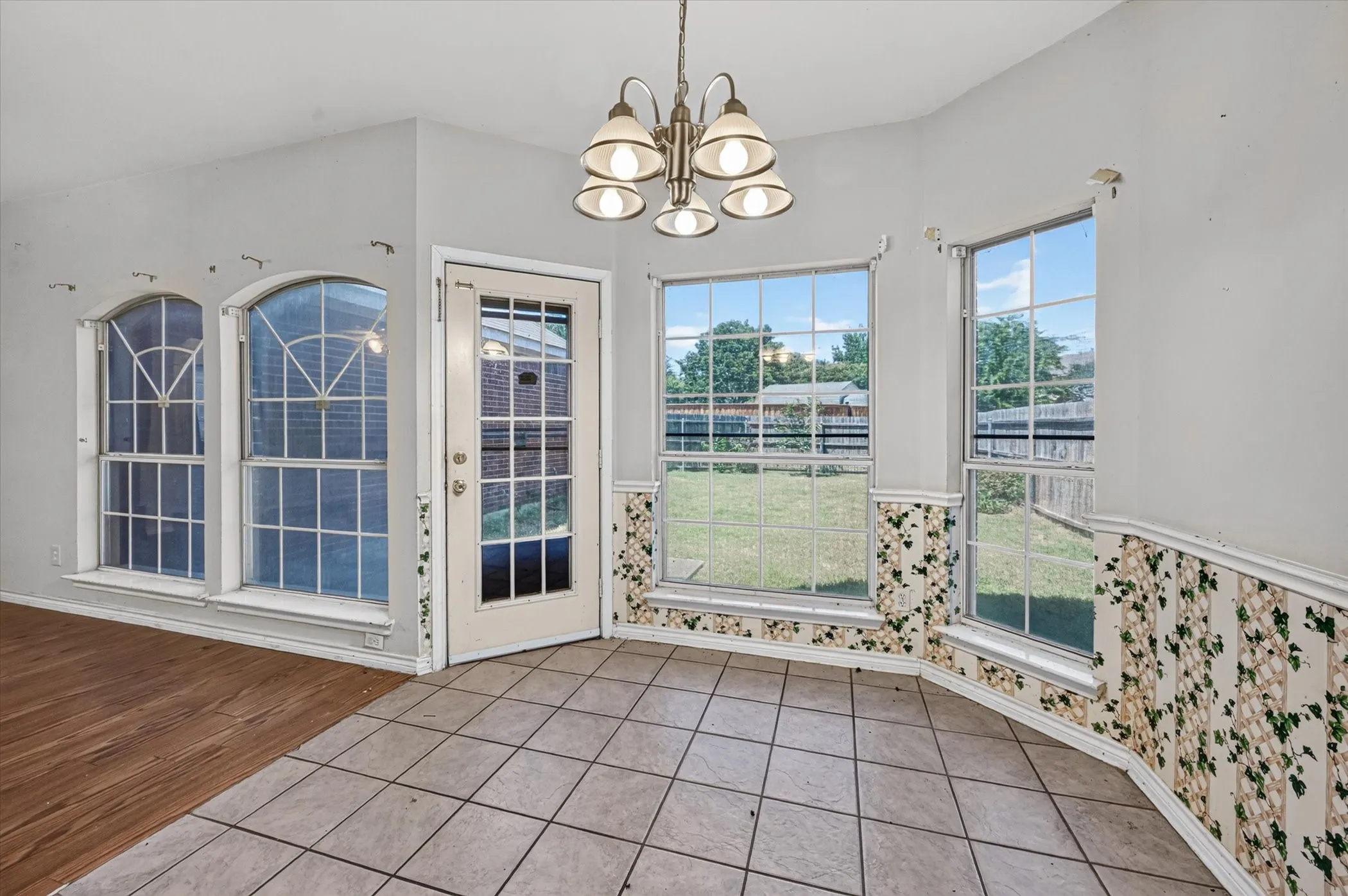 Single Family Residence For Sale in Denton County , 1225 Sam Dennis Drive, Lewisville, Texas 75077, 4 Bedroom, 3 Bathroom, 2 Garage spaces, 2,654 Sqft, built in 1995, mls#21357699, Real Estate Agent in Lewisville, Homes For Sale in Denton county, Homes For Sale in Lewisville, Realtor in Lewisville Texas, Real Estate Brokerage Independent Realty Texas, Luminita Cordes Realtor