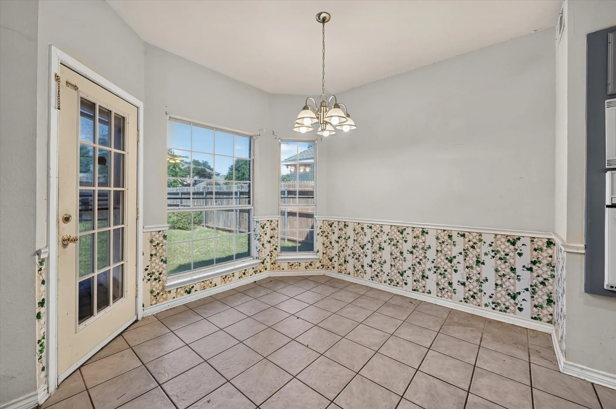 Single Family Residence For Sale in Denton County , 1225 Sam Dennis Drive, Lewisville, Texas 75077, 4 Bedroom, 3 Bathroom, 2 Garage spaces, 2,654 Sqft, built in 1995, mls#21357699, Real Estate Agent in Lewisville, Homes For Sale in Denton county, Homes For Sale in Lewisville, Realtor in Lewisville Texas, Real Estate Brokerage Independent Realty Texas, Luminita Cordes Realtor