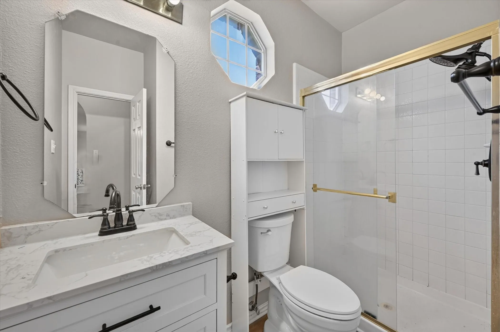 Single Family Residence For Sale in Denton County , 1225 Sam Dennis Drive, Lewisville, Texas 75077, 4 Bedroom, 3 Bathroom, 2 Garage spaces, 2,654 Sqft, built in 1995, mls#21357699, Real Estate Agent in Lewisville, Homes For Sale in Denton county, Homes For Sale in Lewisville, Realtor in Lewisville Texas, Real Estate Brokerage Independent Realty Texas, Luminita Cordes Realtor