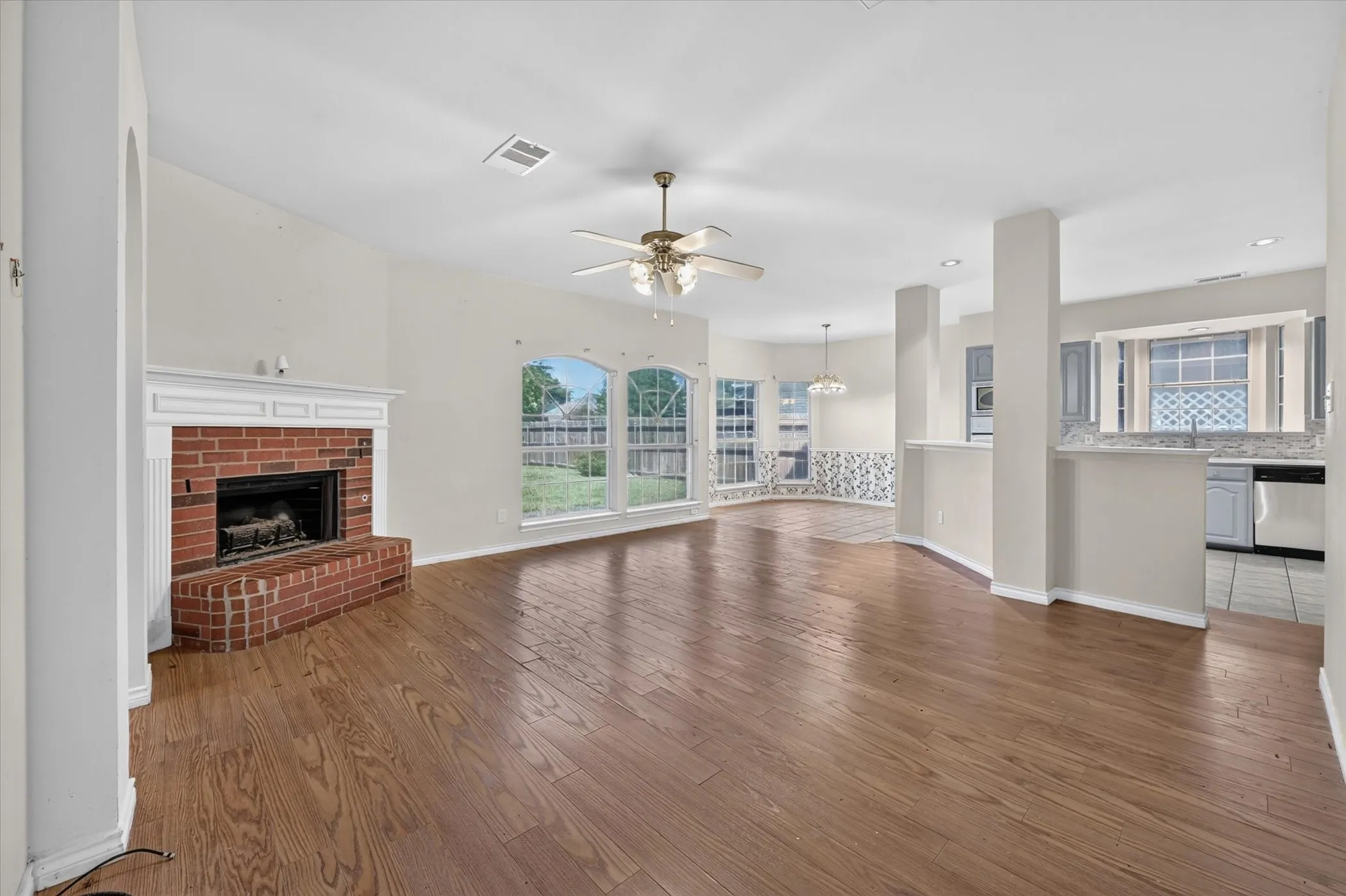 Single Family Residence For Sale in Denton County , 1225 Sam Dennis Drive, Lewisville, Texas 75077, 4 Bedroom, 3 Bathroom, 2 Garage spaces, 2,654 Sqft, built in 1995, mls#21357699, Real Estate Agent in Lewisville, Homes For Sale in Denton county, Homes For Sale in Lewisville, Realtor in Lewisville Texas, Real Estate Brokerage Independent Realty Texas, Luminita Cordes Realtor