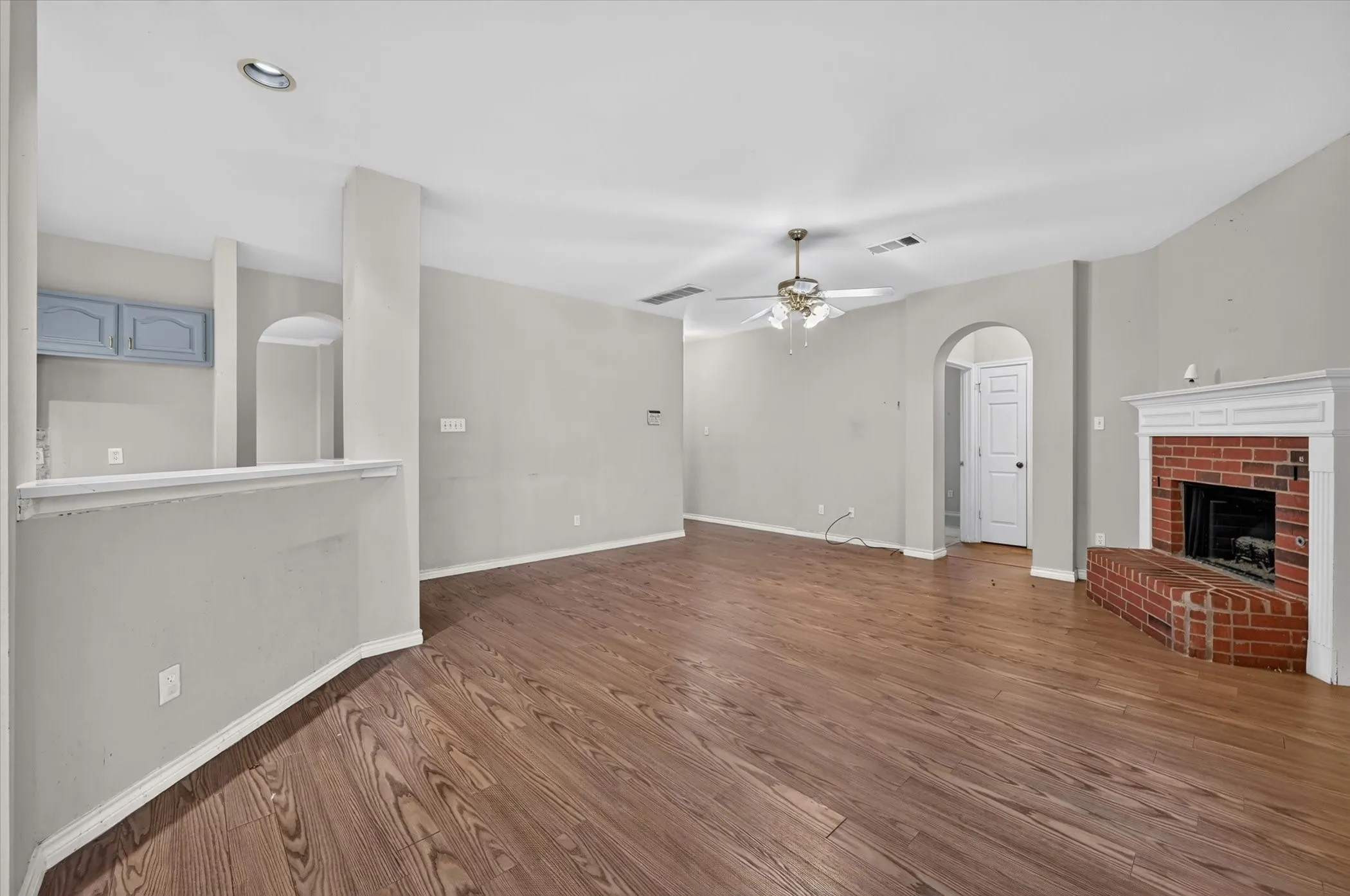 Single Family Residence For Sale in Denton County , 1225 Sam Dennis Drive, Lewisville, Texas 75077, 4 Bedroom, 3 Bathroom, 2 Garage spaces, 2,654 Sqft, built in 1995, mls#21357699, Real Estate Agent in Lewisville, Homes For Sale in Denton county, Homes For Sale in Lewisville, Realtor in Lewisville Texas, Real Estate Brokerage Independent Realty Texas, Luminita Cordes Realtor