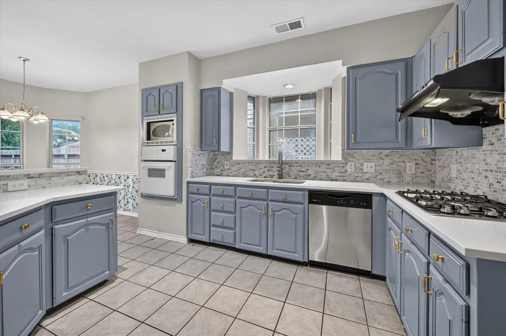 Single Family Residence For Sale in Denton County , 1225 Sam Dennis Drive, Lewisville, Texas 75077, 4 Bedroom, 3 Bathroom, 2 Garage spaces, 2,654 Sqft, built in 1995, mls#21357699, Real Estate Agent in Lewisville, Homes For Sale in Denton county, Homes For Sale in Lewisville, Realtor in Lewisville Texas, Real Estate Brokerage Independent Realty Texas, Luminita Cordes Realtor