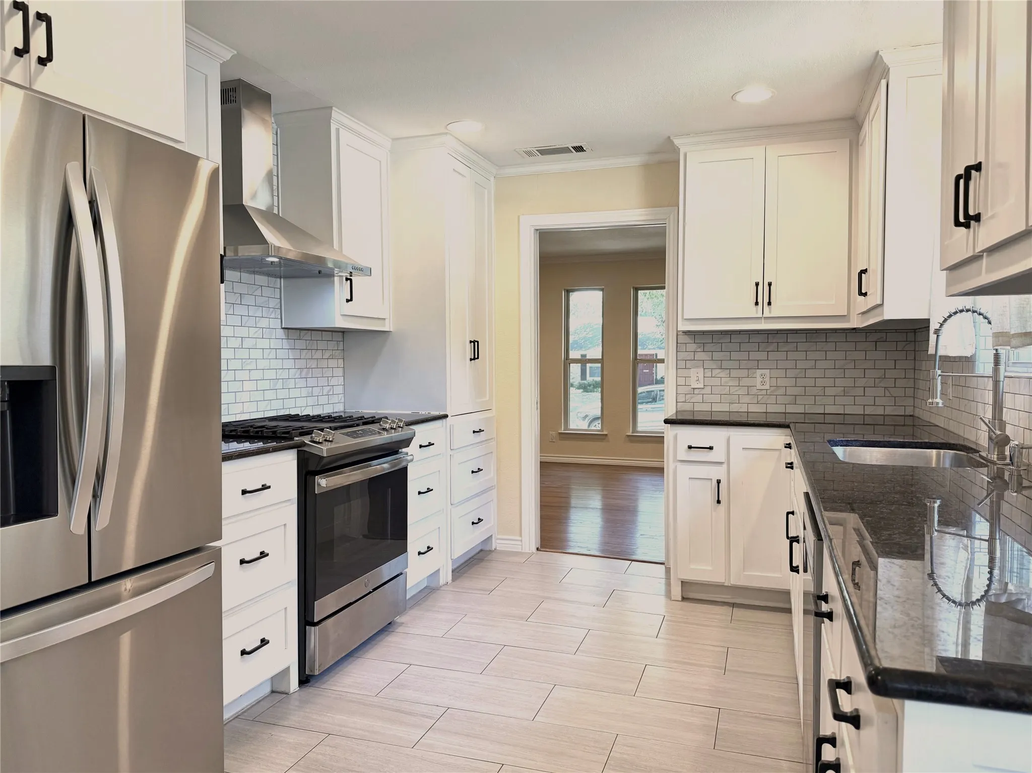 Single Family Residence For Sale in Dallas County , 1116 Elizabeth Lane, Richardson, Texas 75080, 3 Bedroom, 2 Bathroom, 2 Garage spaces, 2,026 Sqft, built in 1963, mls#21360693, Real Estate Agent in Richardson, Homes For Sale in Dallas county, Homes For Sale in Richardson, Realtor in Richardson Texas, Real Estate Brokerage Independent Realty Texas, Luminita Cordes Realtor