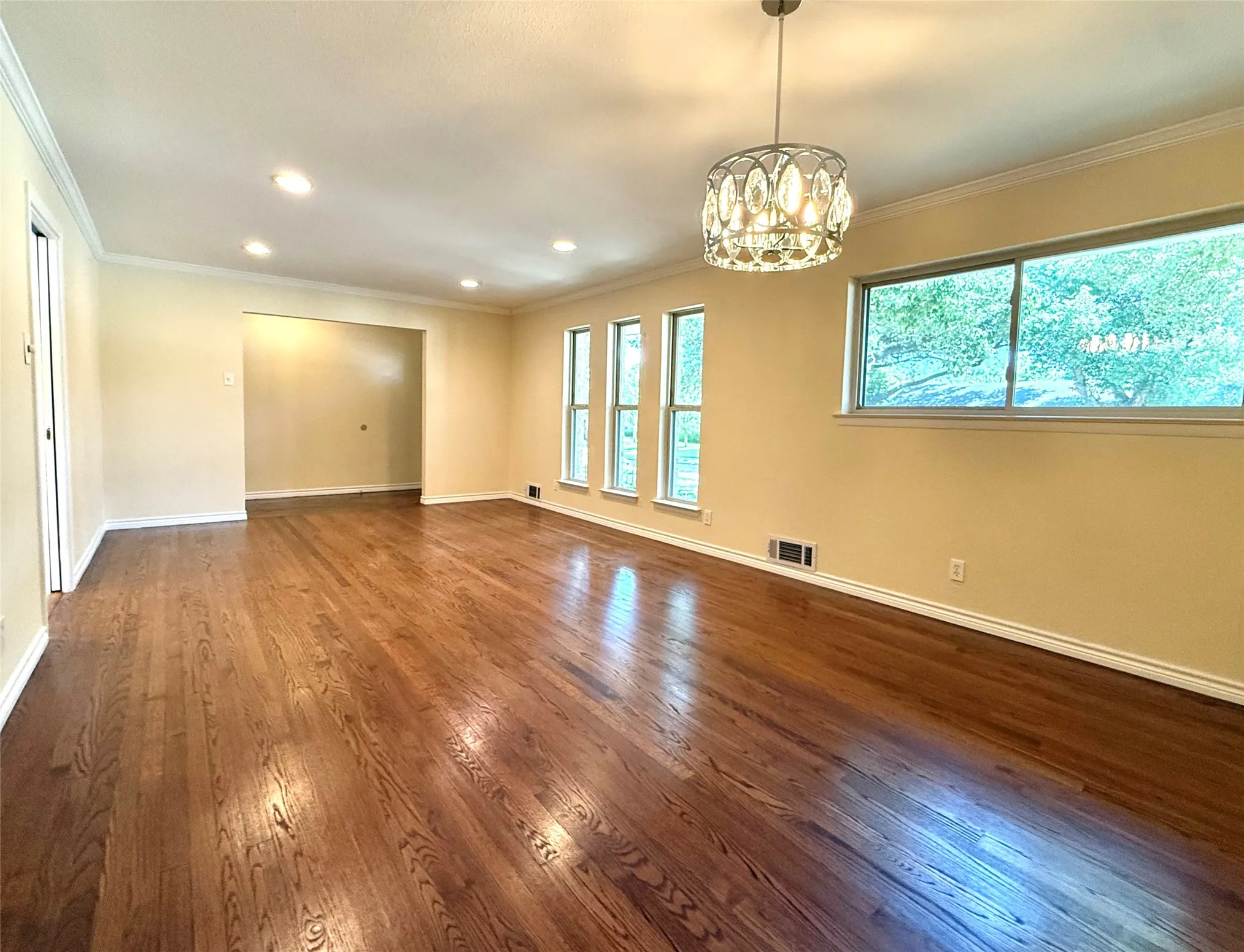Single Family Residence For Sale in Dallas County , 1116 Elizabeth Lane, Richardson, Texas 75080, 3 Bedroom, 2 Bathroom, 2 Garage spaces, 2,026 Sqft, built in 1963, mls#21360693, Real Estate Agent in Richardson, Homes For Sale in Dallas county, Homes For Sale in Richardson, Realtor in Richardson Texas, Real Estate Brokerage Independent Realty Texas, Luminita Cordes Realtor